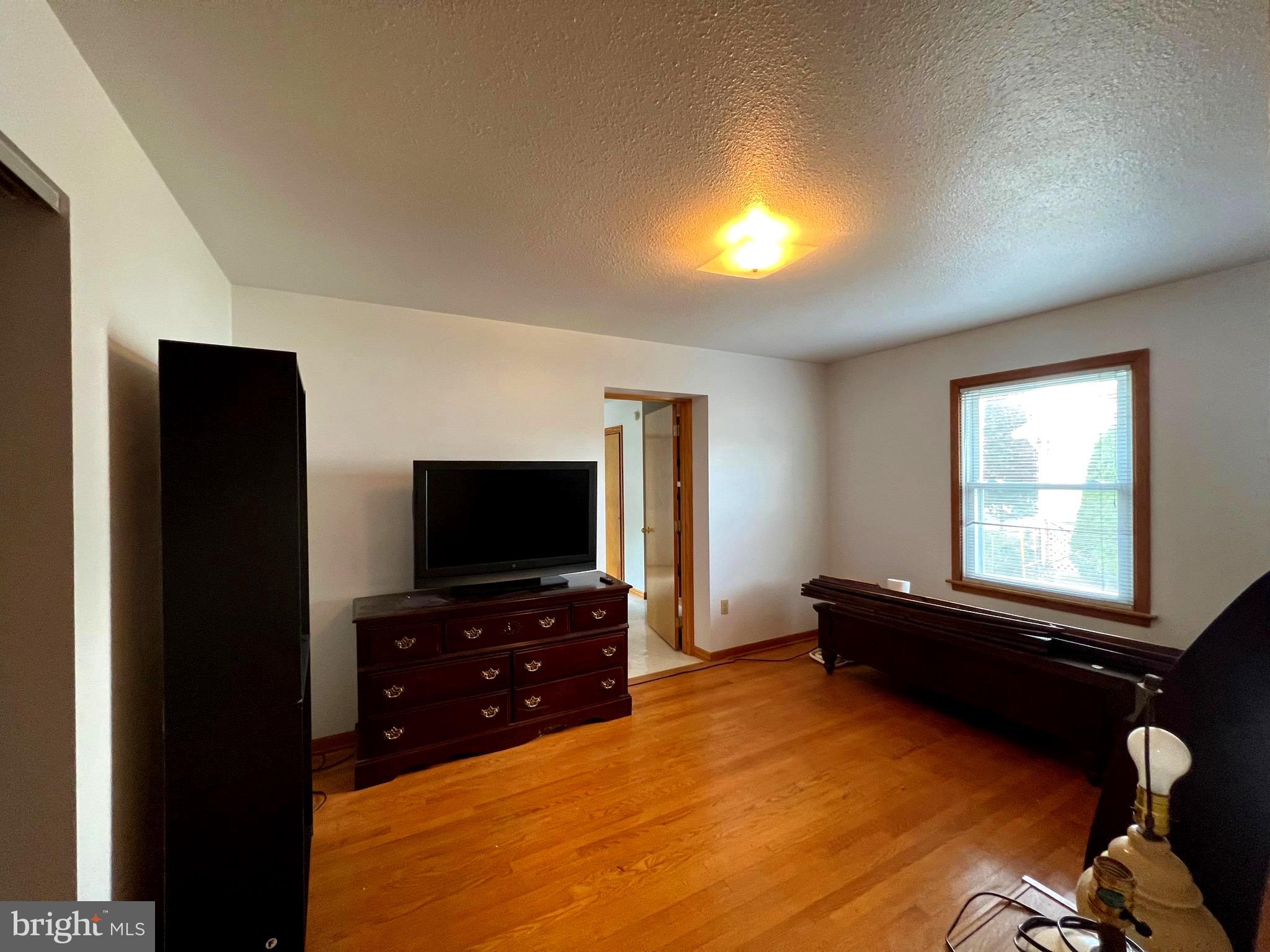 LUDWICK AIRPORT - Residential