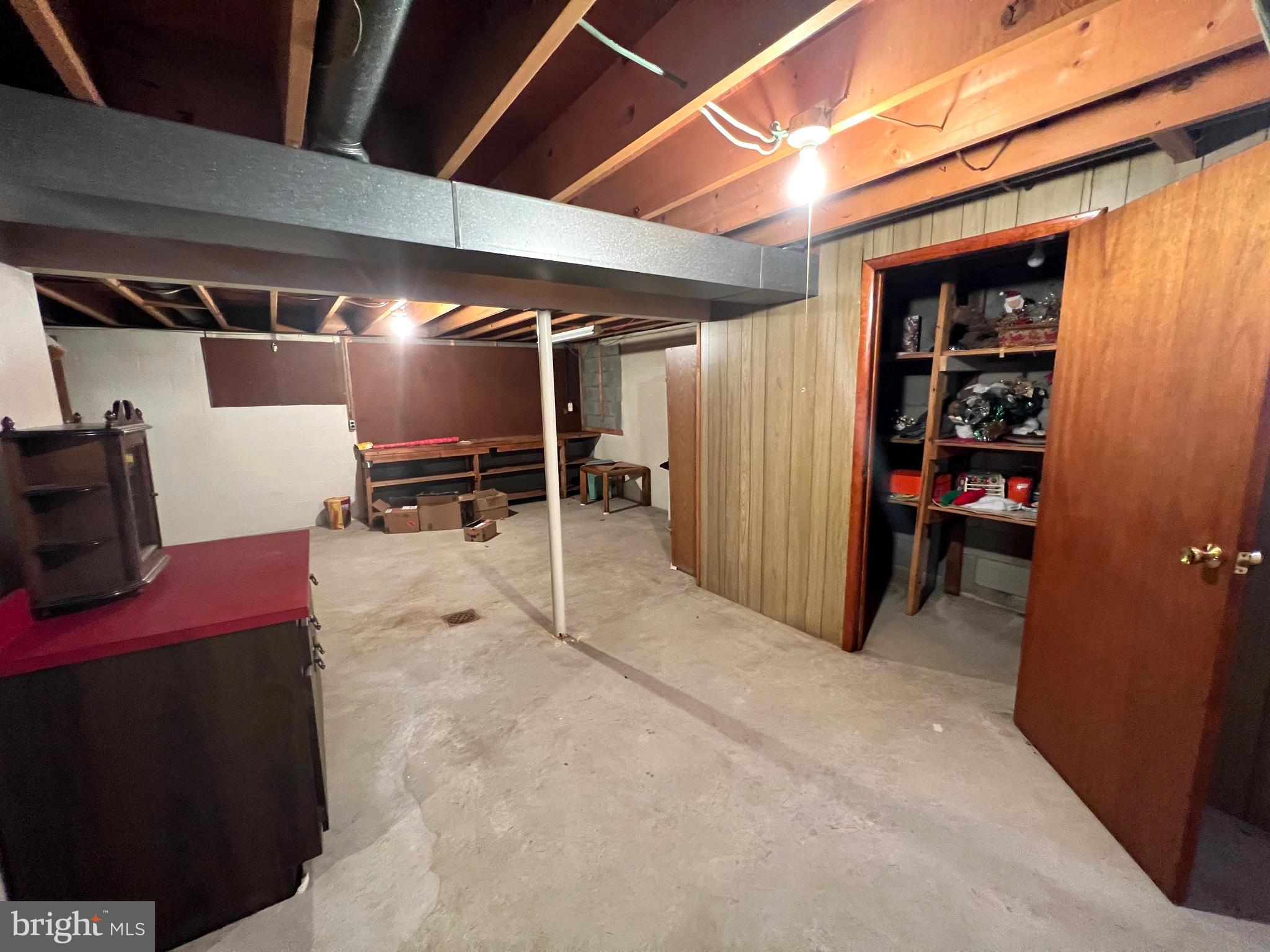 LUDWICK AIRPORT - Residential