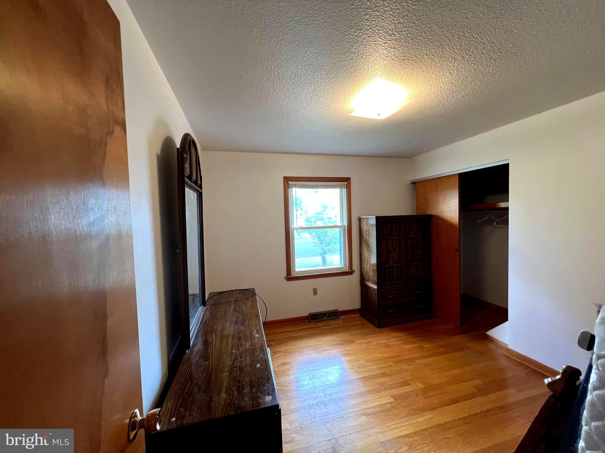 LUDWICK AIRPORT - Residential