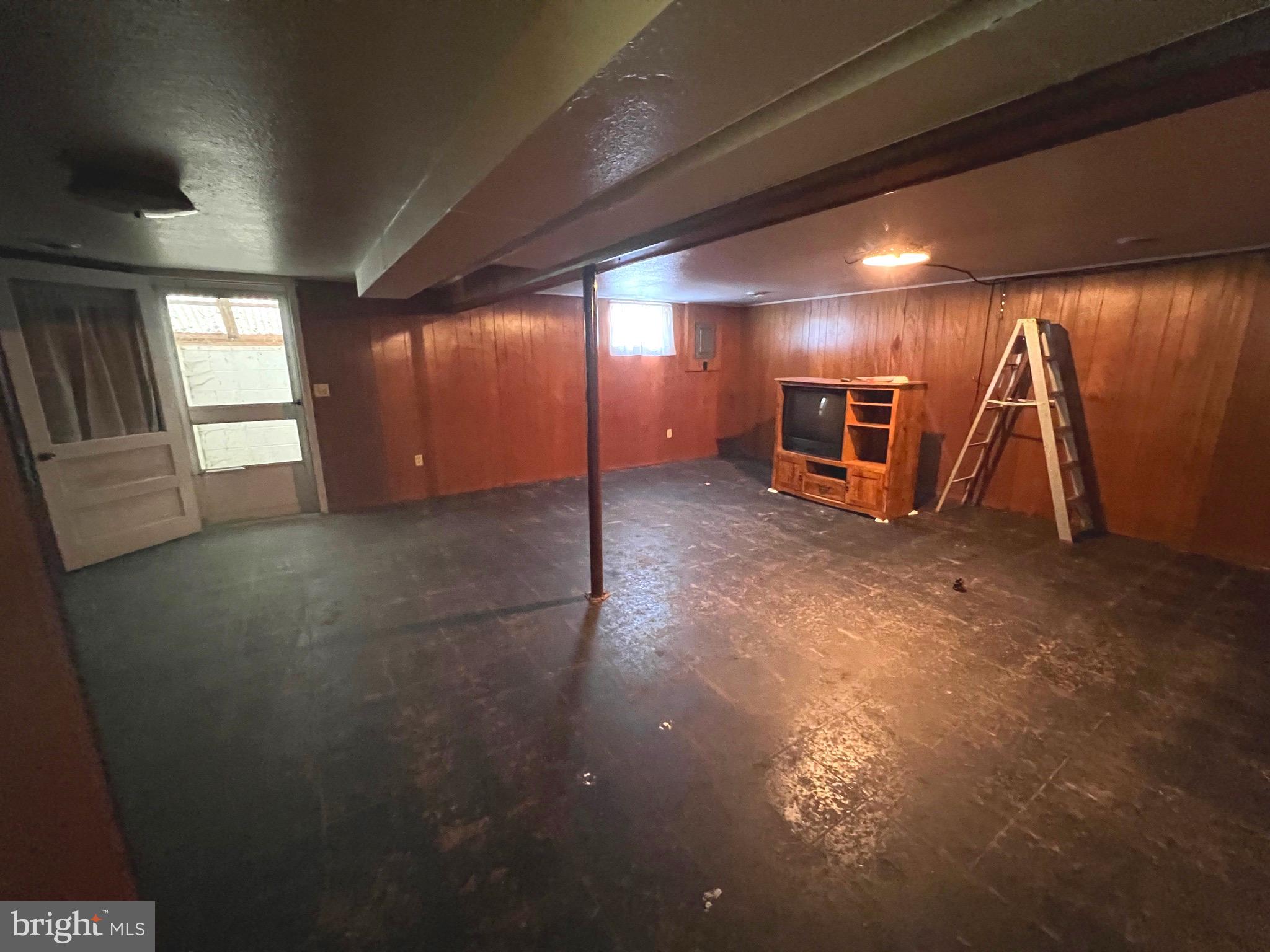 LUDWICK AIRPORT - Residential