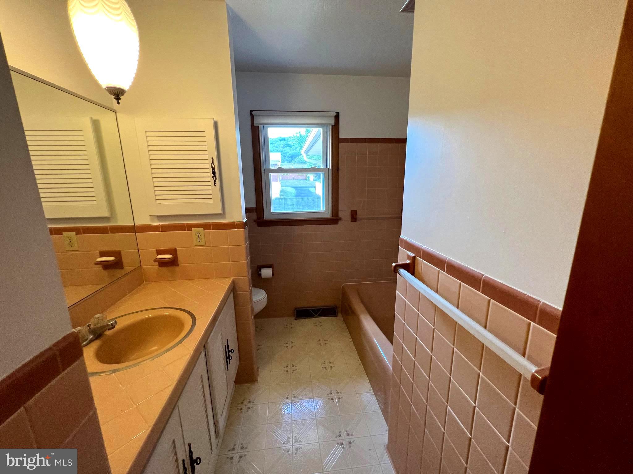 LUDWICK AIRPORT - Residential