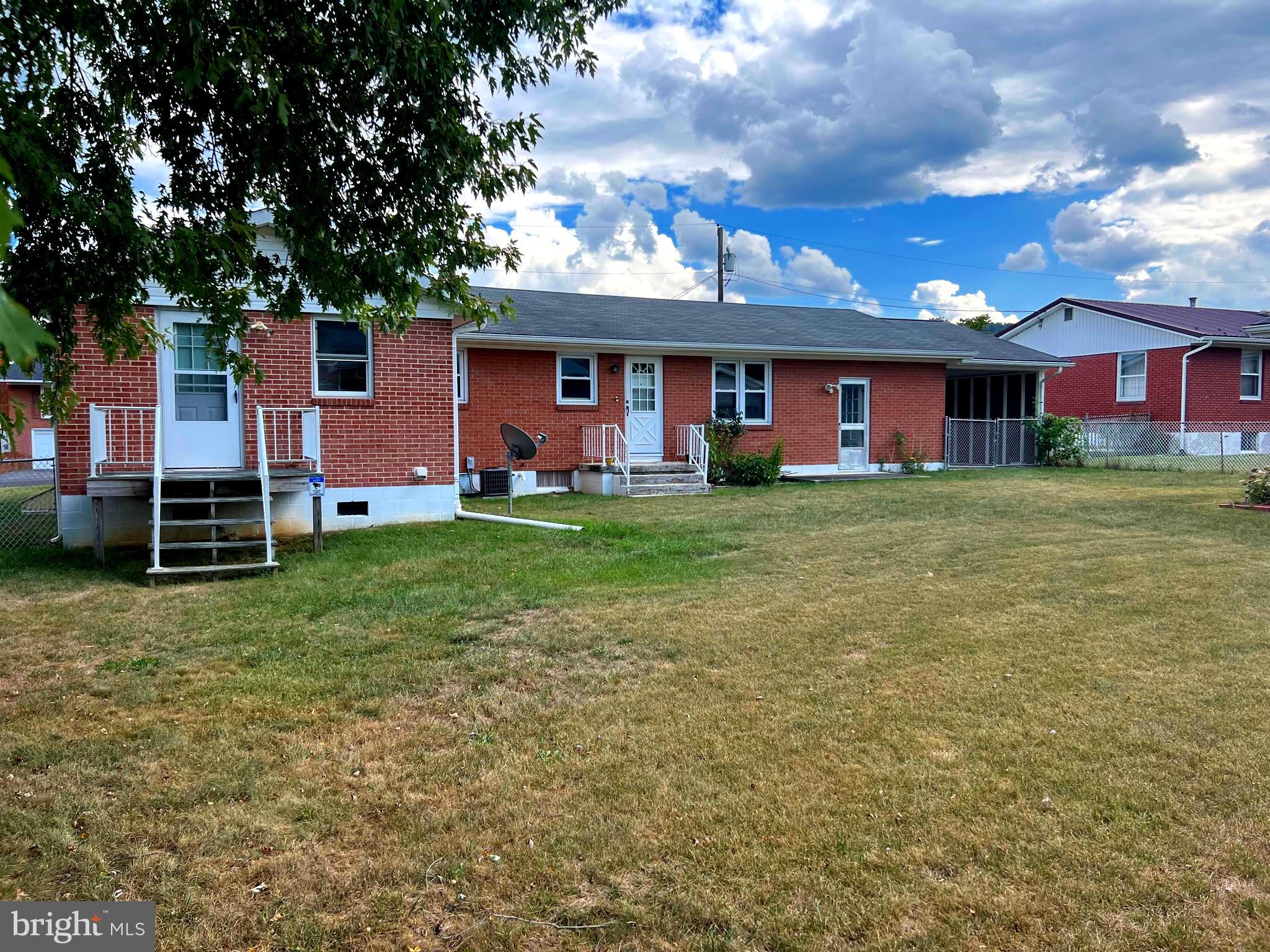 LUDWICK AIRPORT - Residential