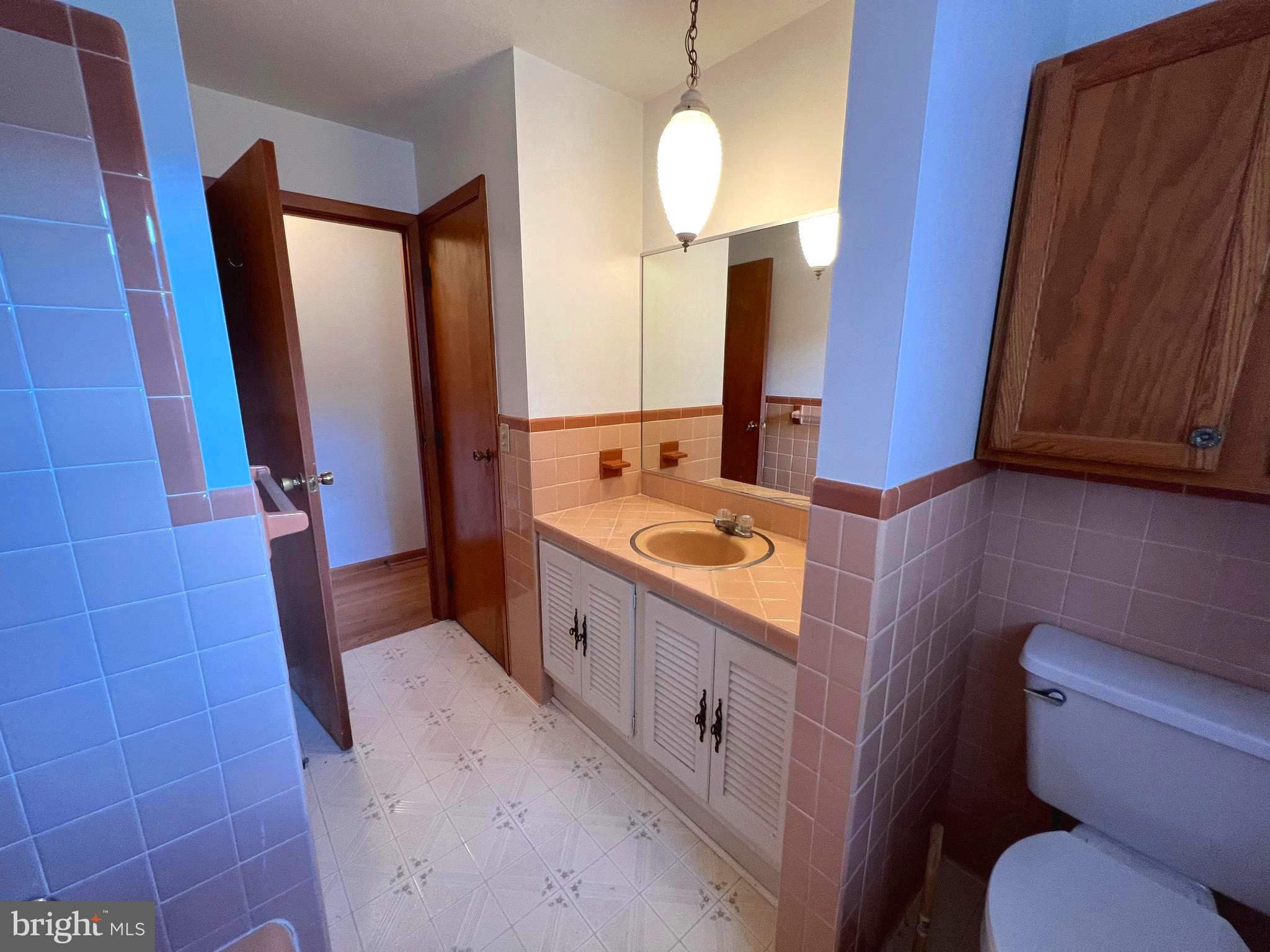 LUDWICK AIRPORT - Residential