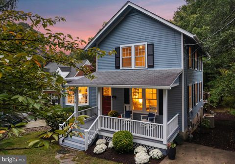 Photo of 10216 Carroll Place, Kensington, MD 20895 (MLS # MDMC2149656) Photo of 10216 Carroll Place, Kensington, MD 20895 (MLS # MDMC2149656)