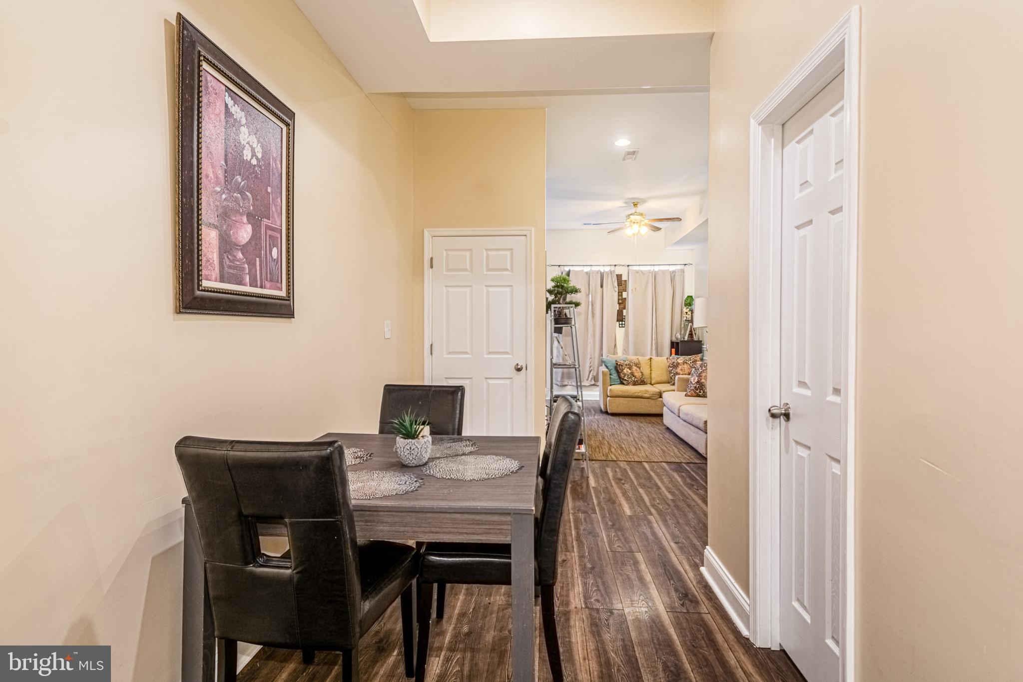 HOLLINS MARKET - Residential