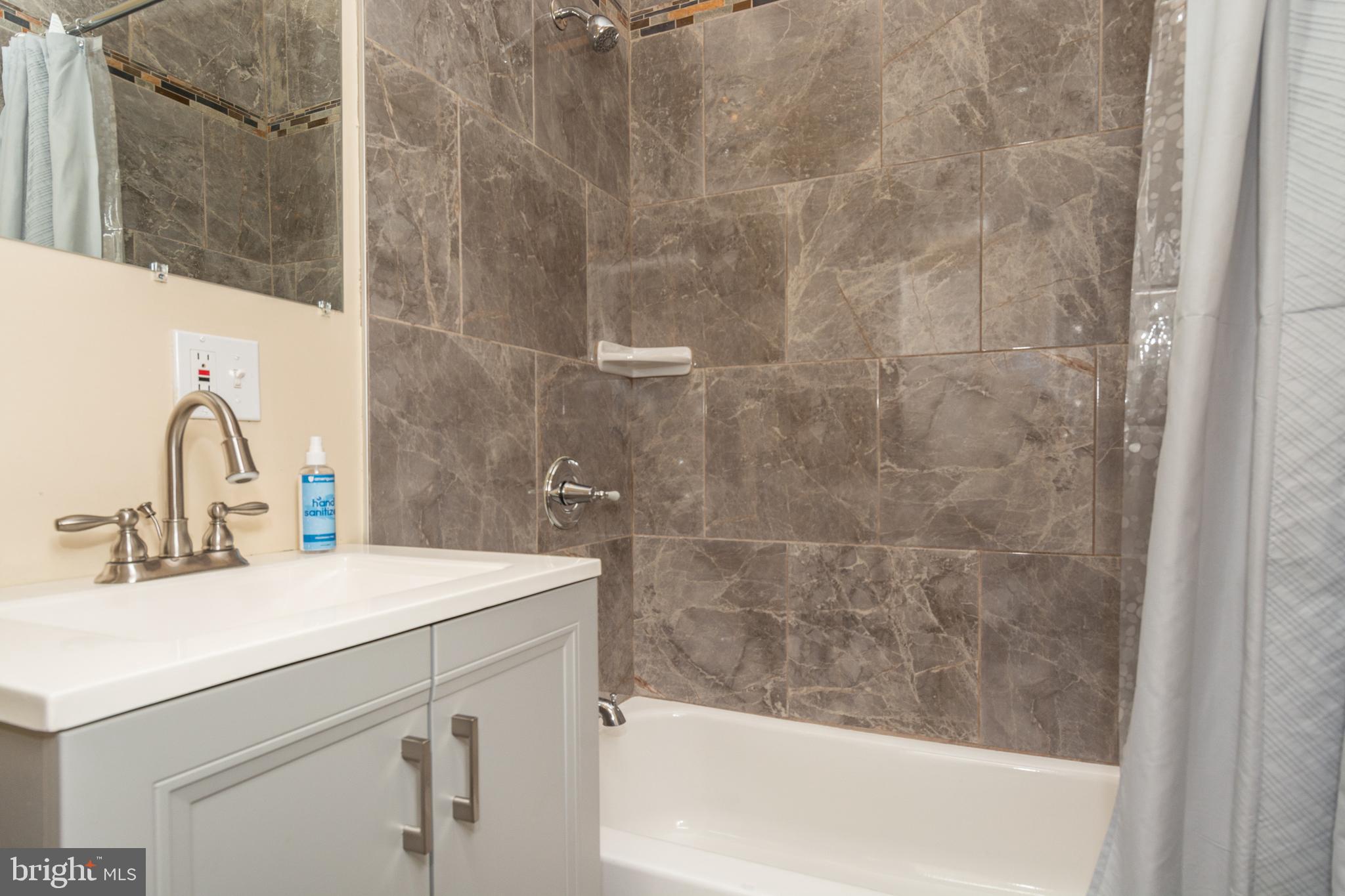 HOLLINS MARKET - Residential