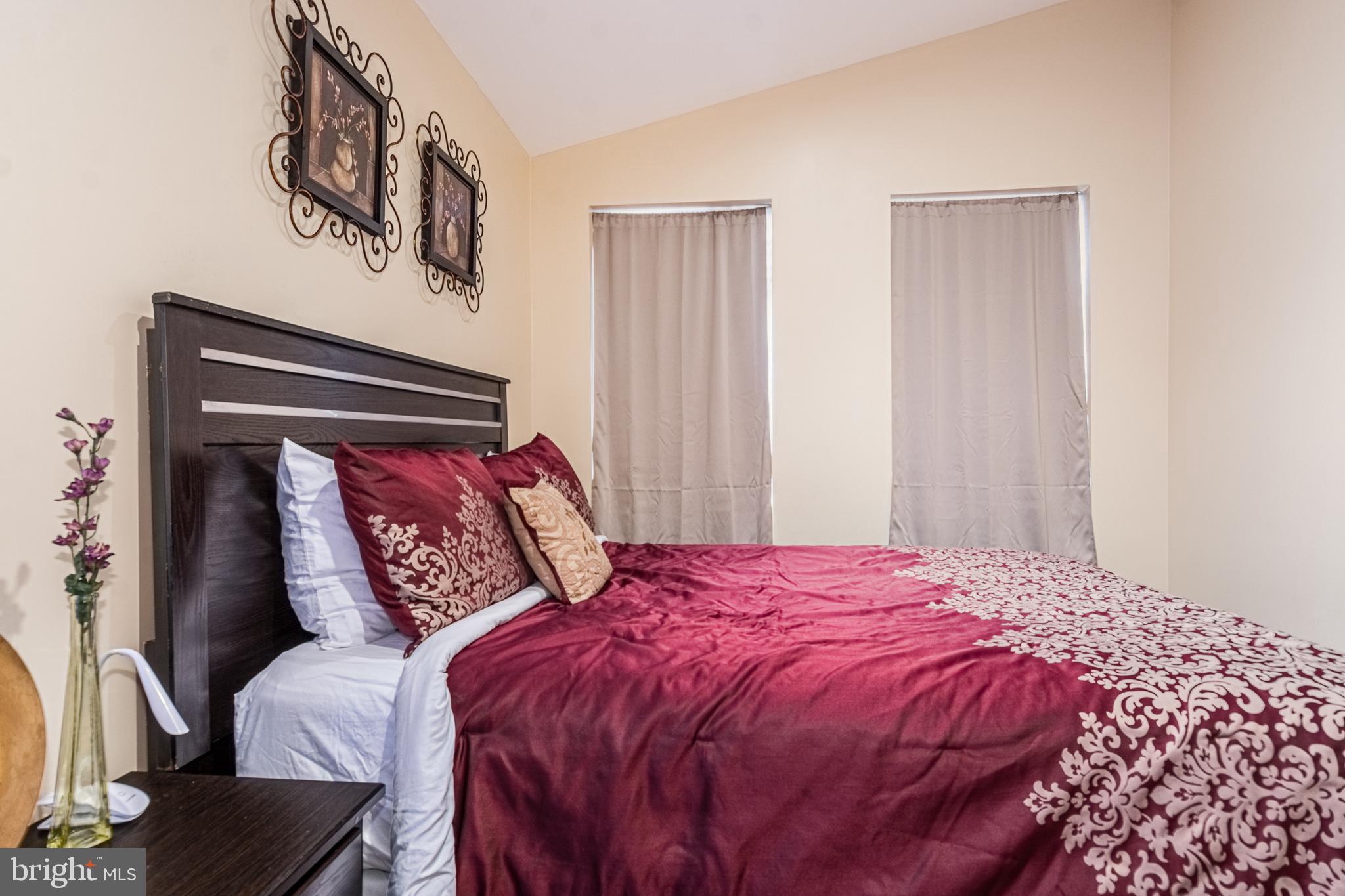 HOLLINS MARKET - Residential