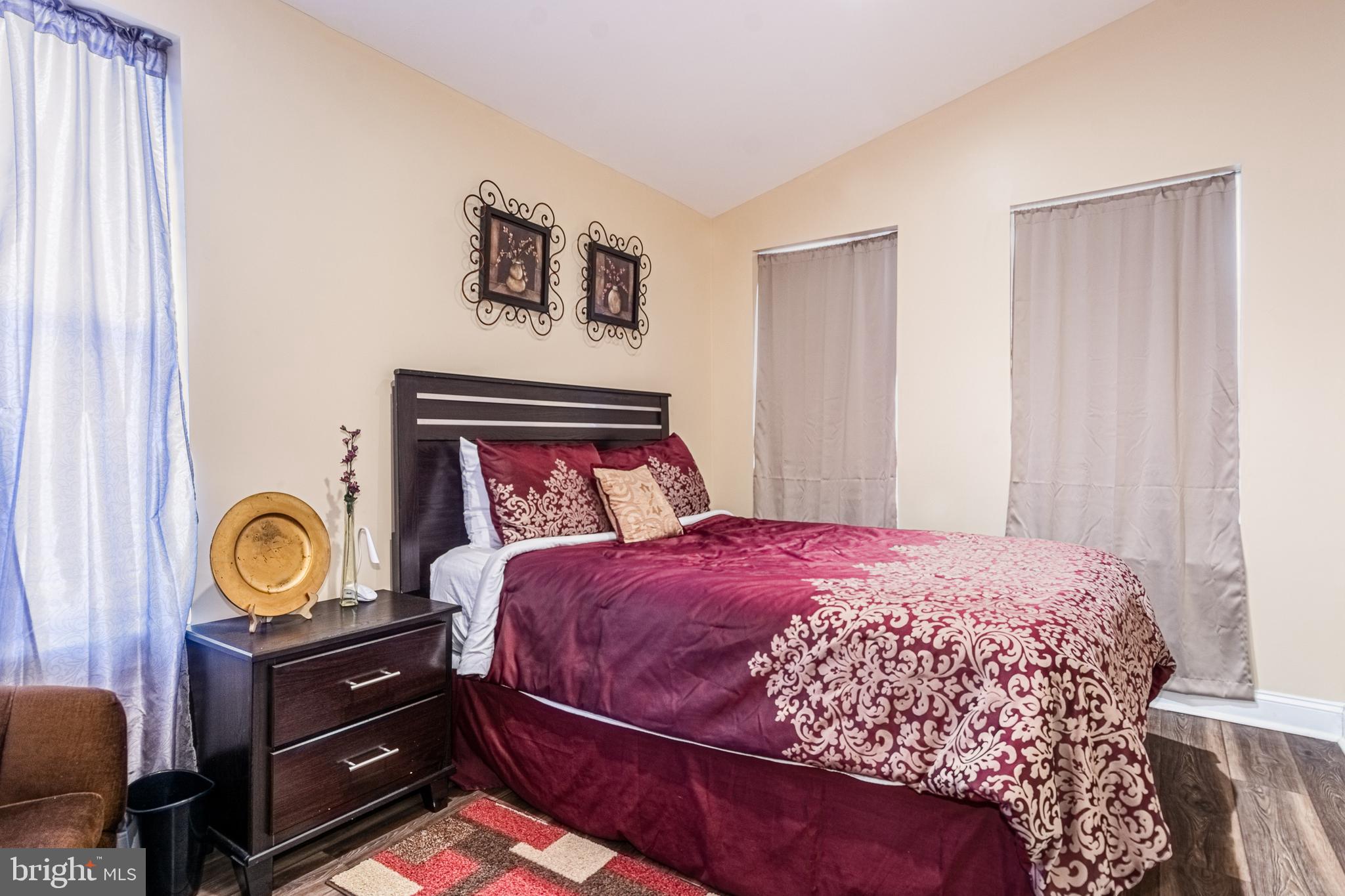 HOLLINS MARKET - Residential