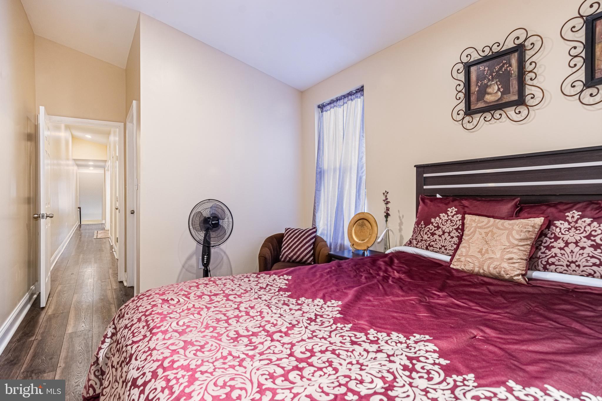 HOLLINS MARKET - Residential