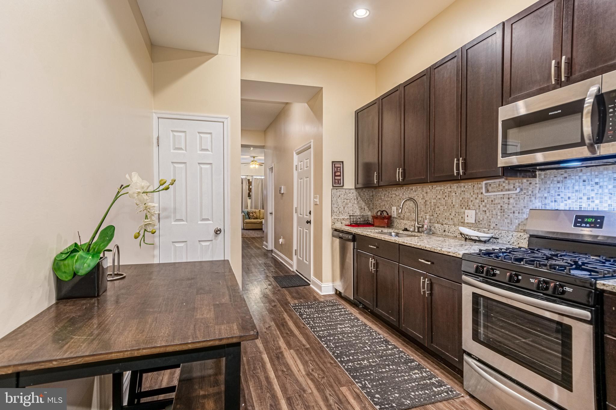 HOLLINS MARKET - Residential