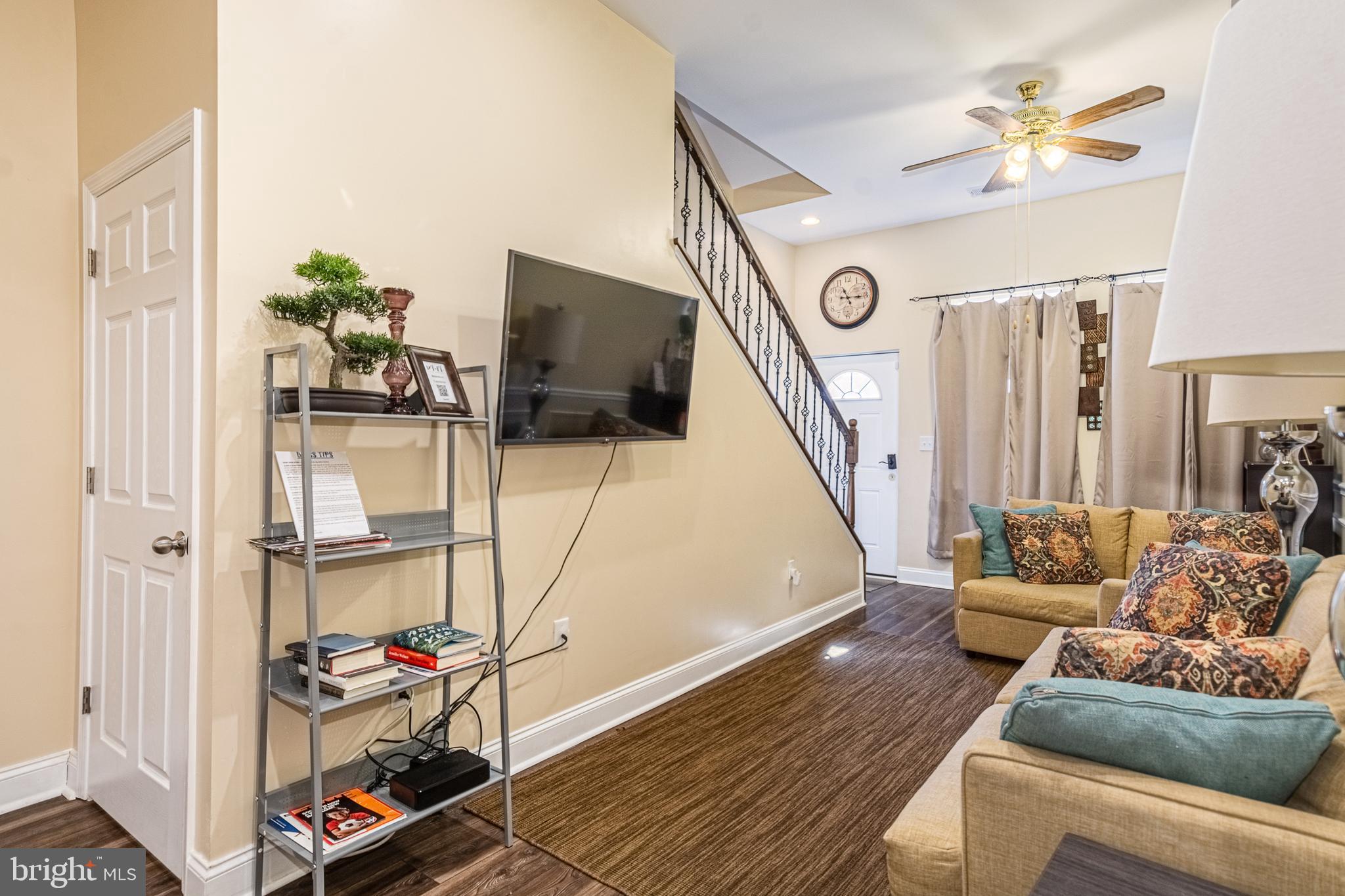 HOLLINS MARKET - Residential