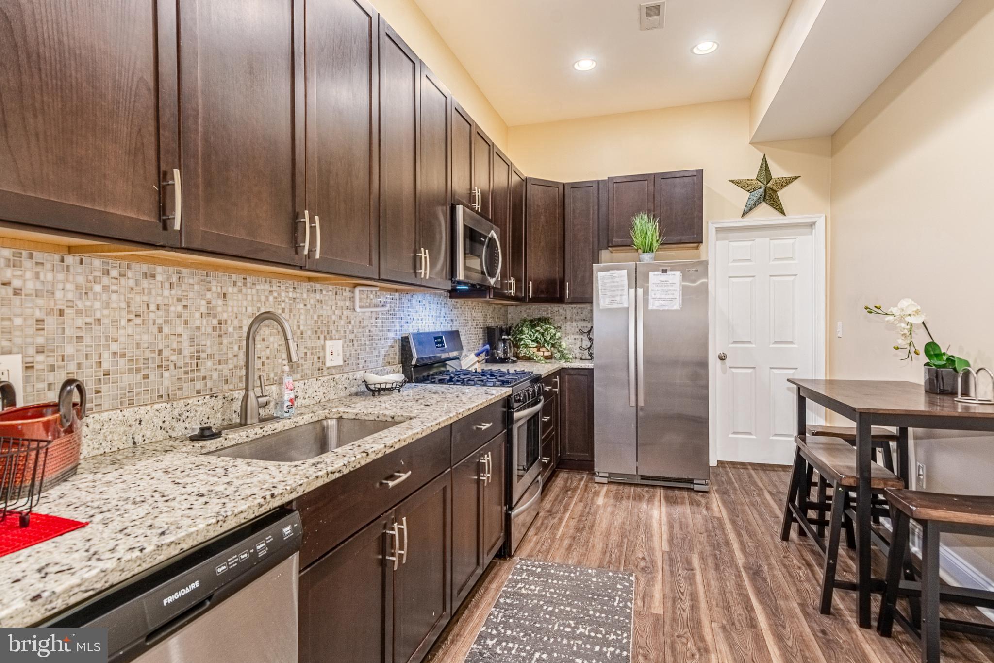 HOLLINS MARKET - Residential