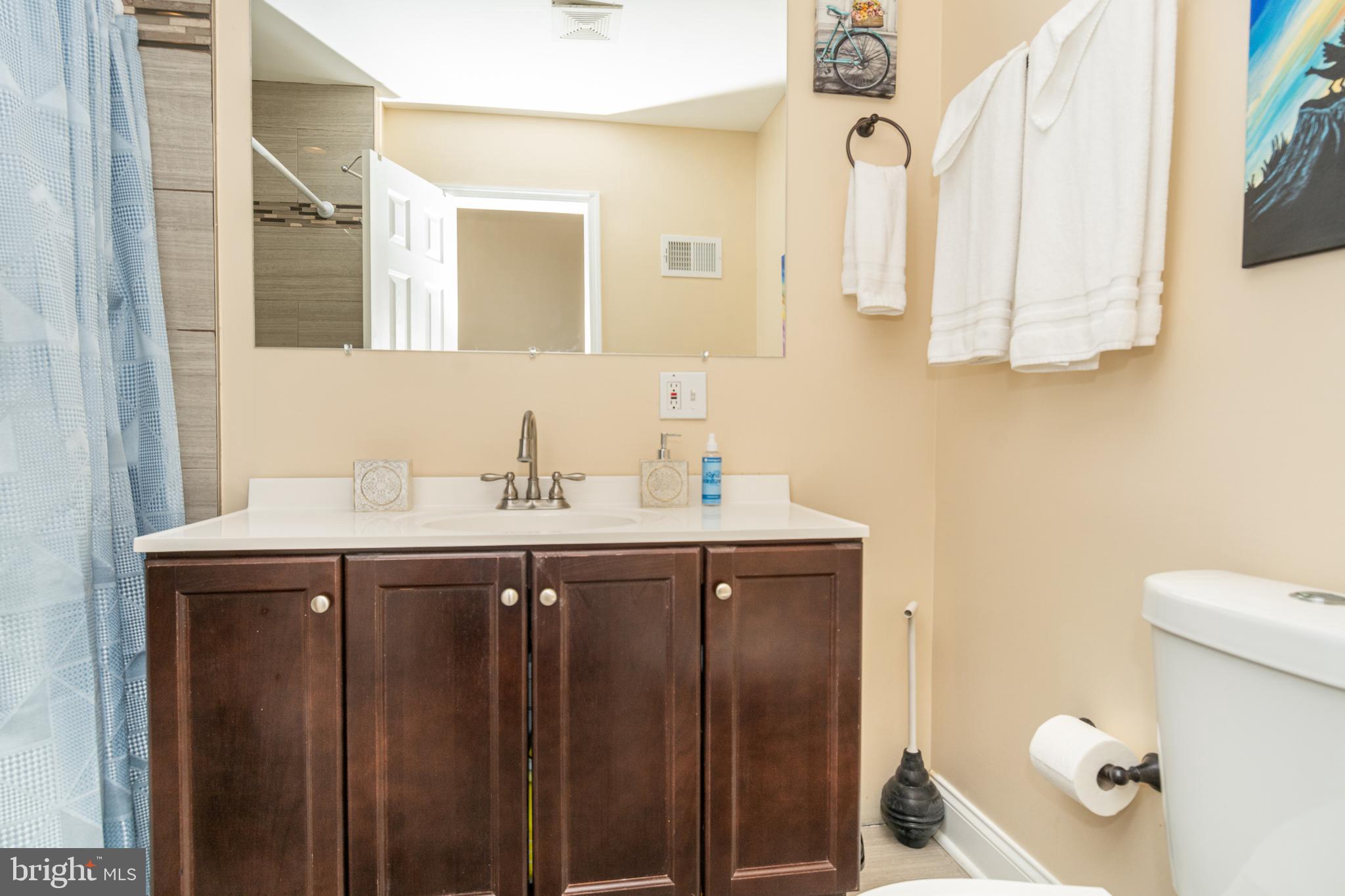 HOLLINS MARKET - Residential