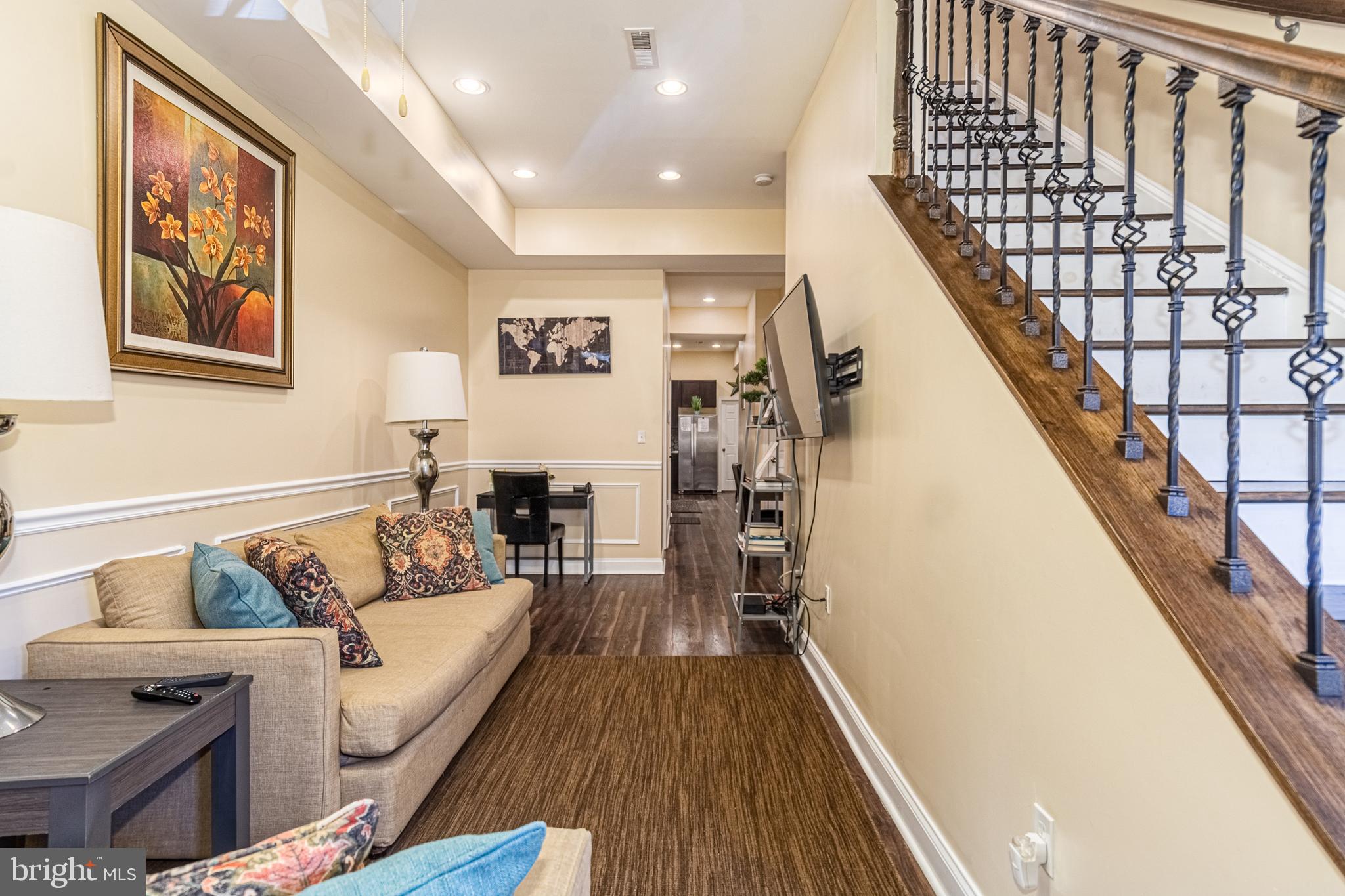 HOLLINS MARKET - Residential