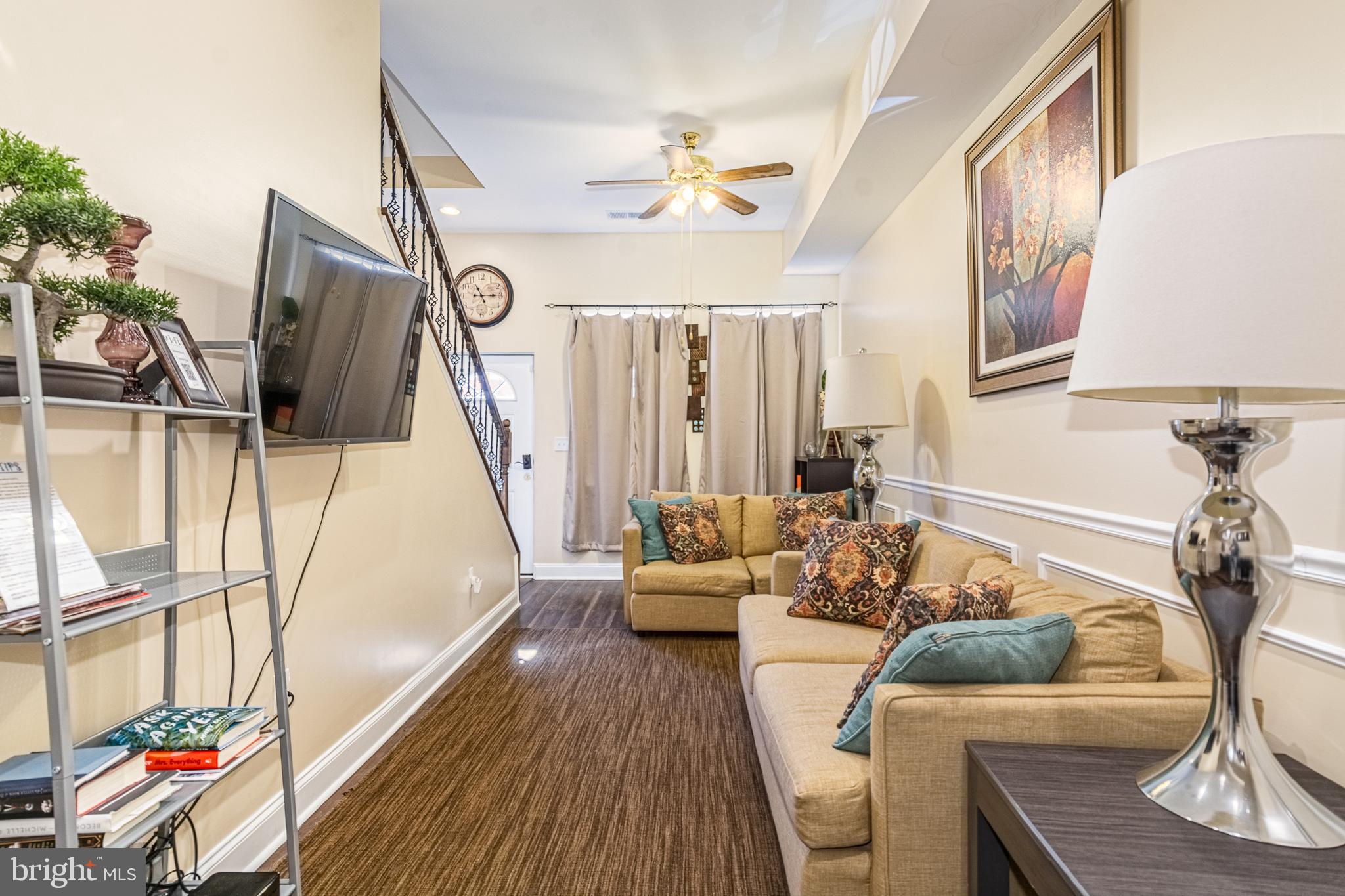 HOLLINS MARKET - Residential