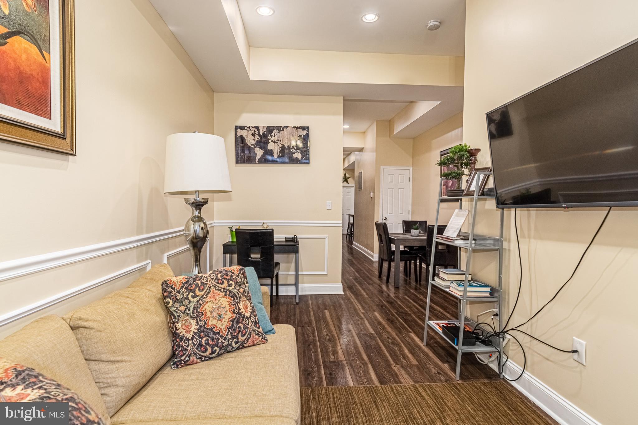 HOLLINS MARKET - Residential