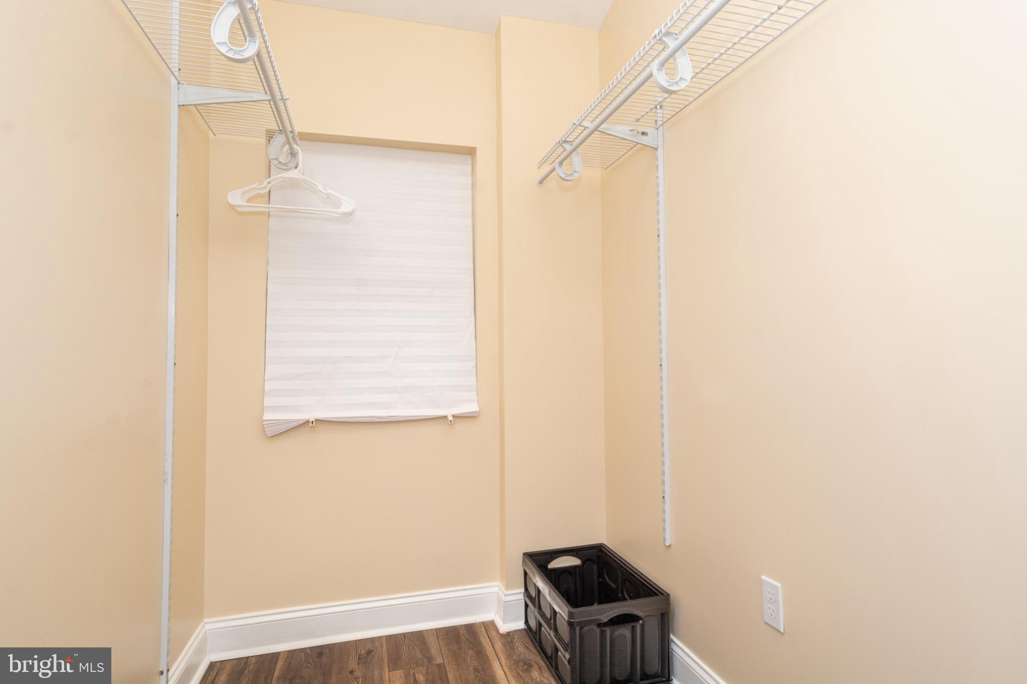 HOLLINS MARKET - Residential