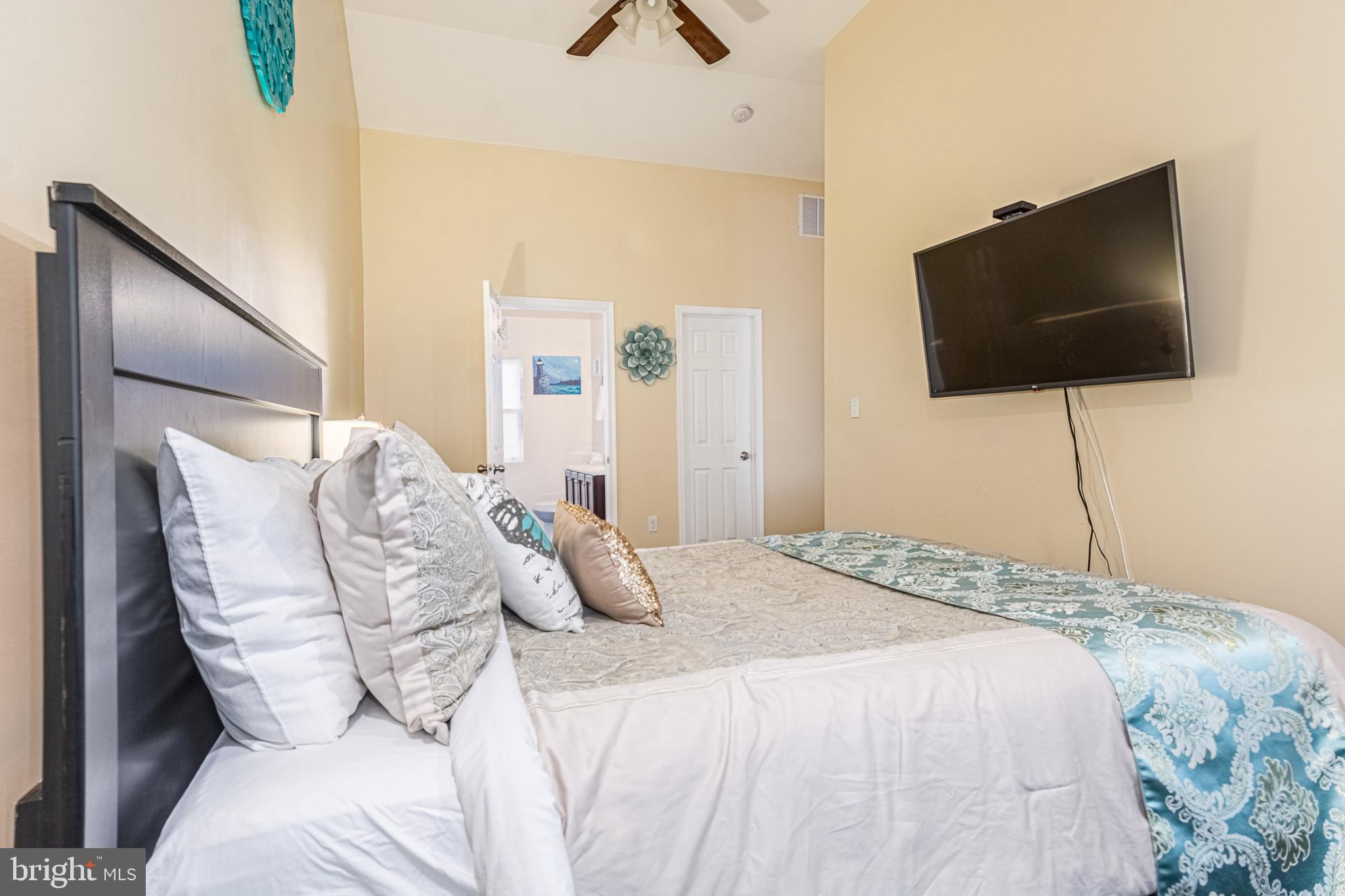 HOLLINS MARKET - Residential