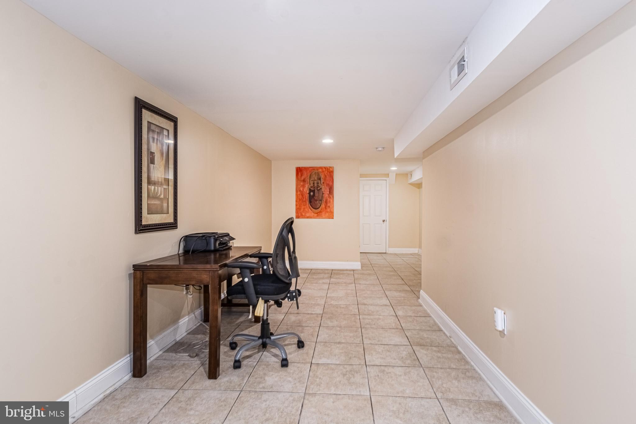 HOLLINS MARKET - Residential