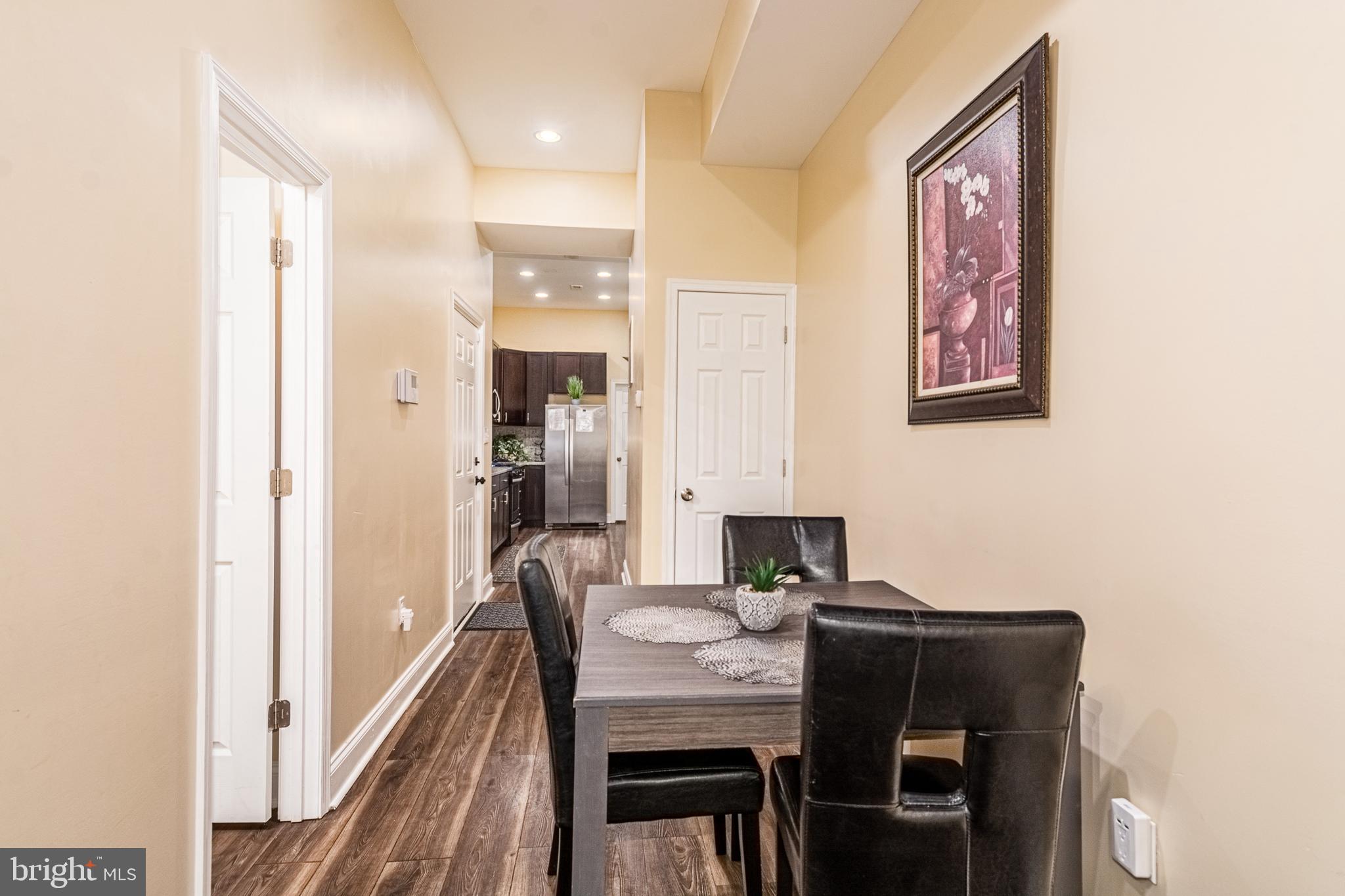 HOLLINS MARKET - Residential