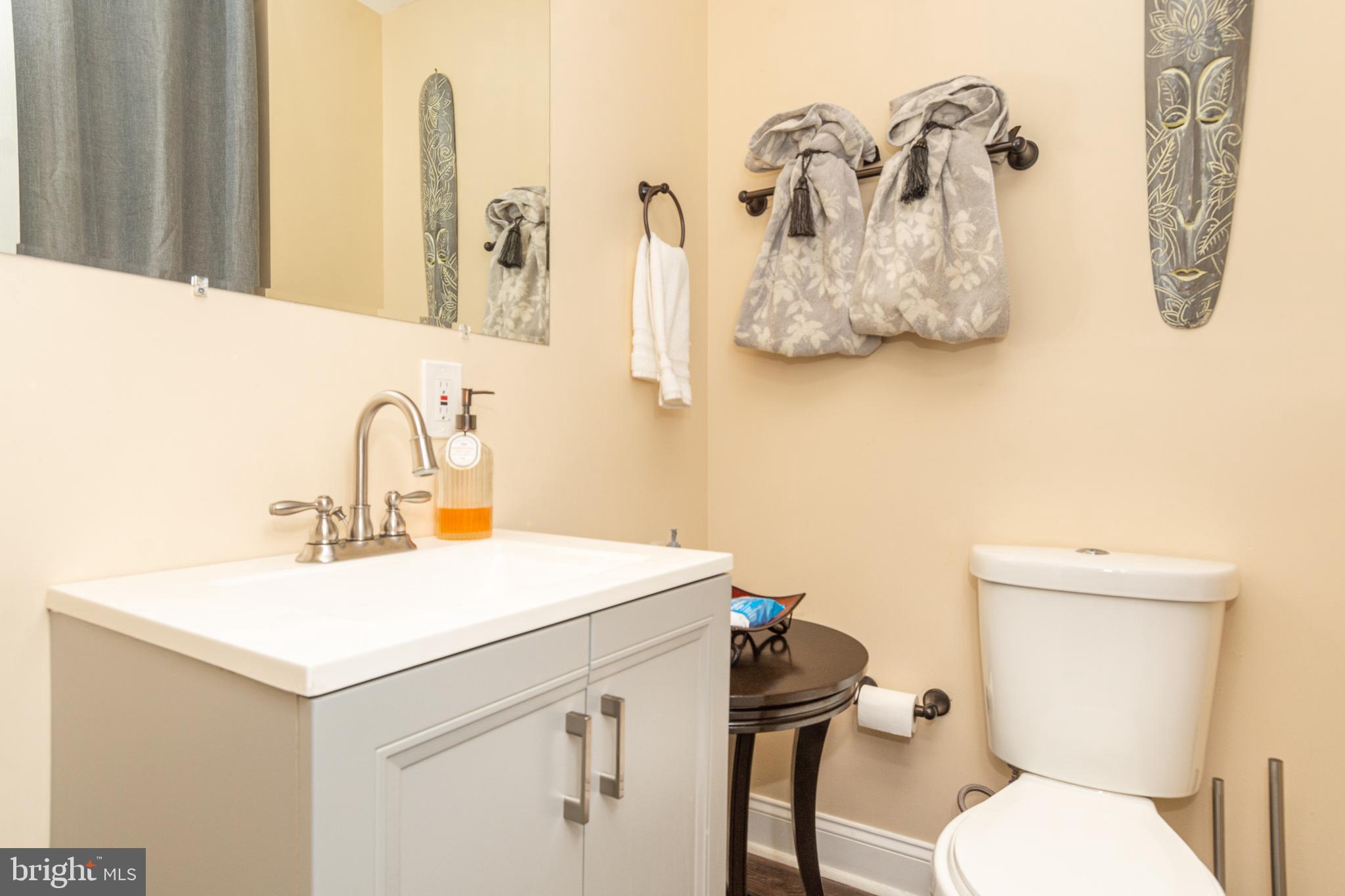 HOLLINS MARKET - Residential