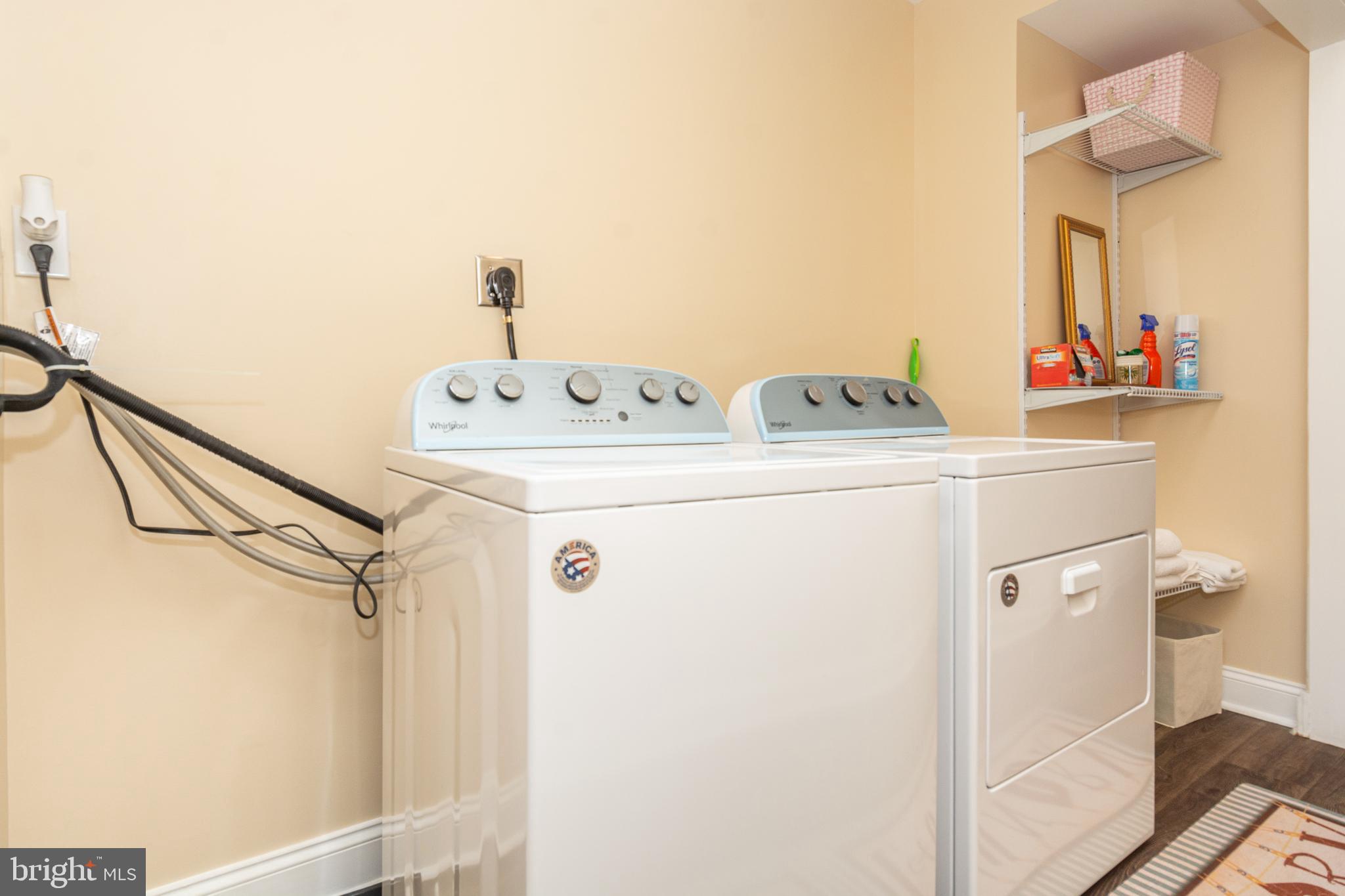 HOLLINS MARKET - Residential