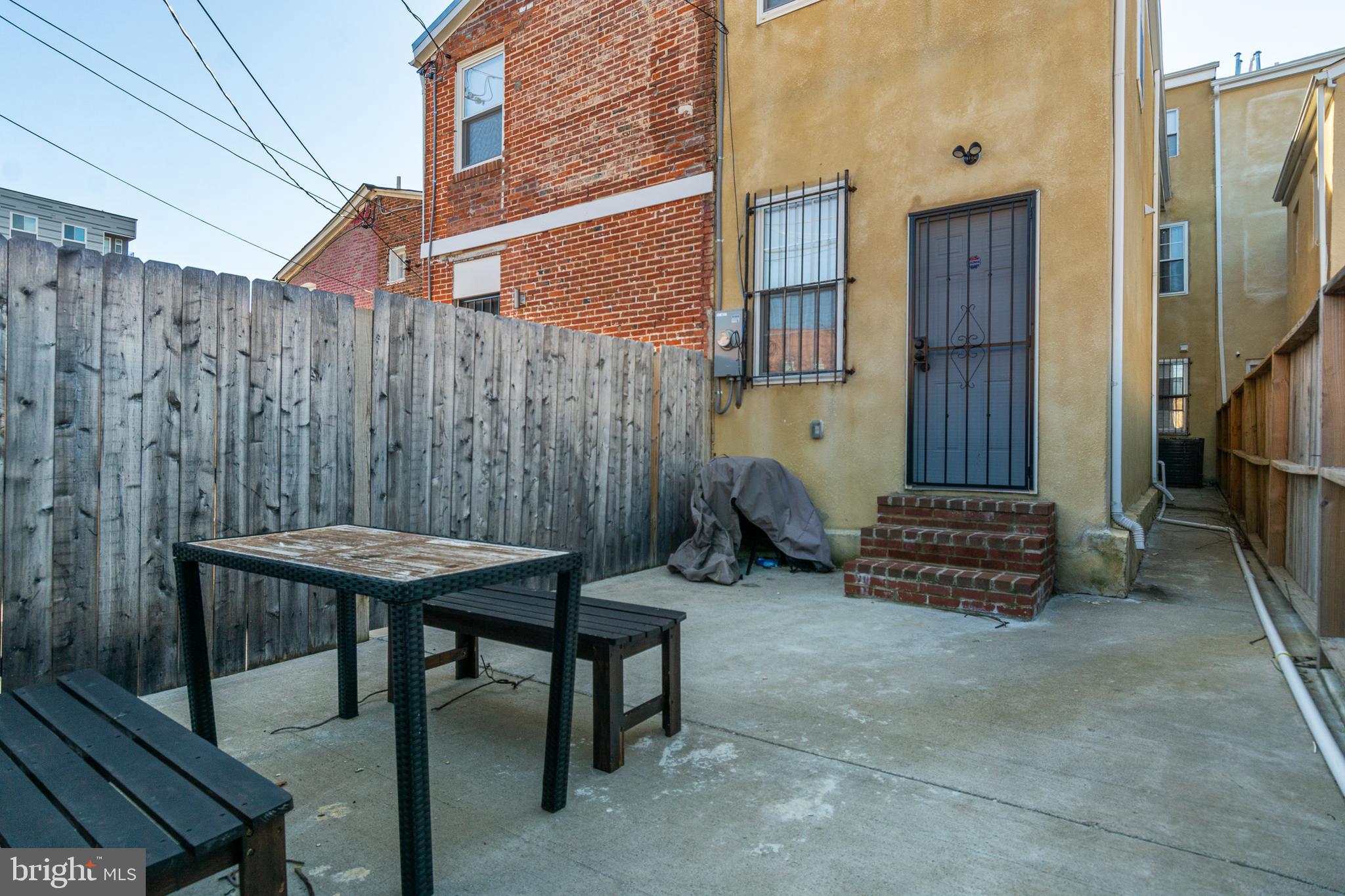 HOLLINS MARKET - Residential