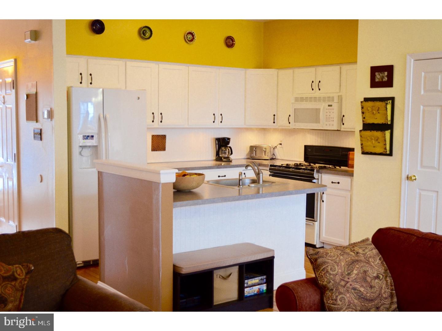 COUNTRY ROADS - Residential