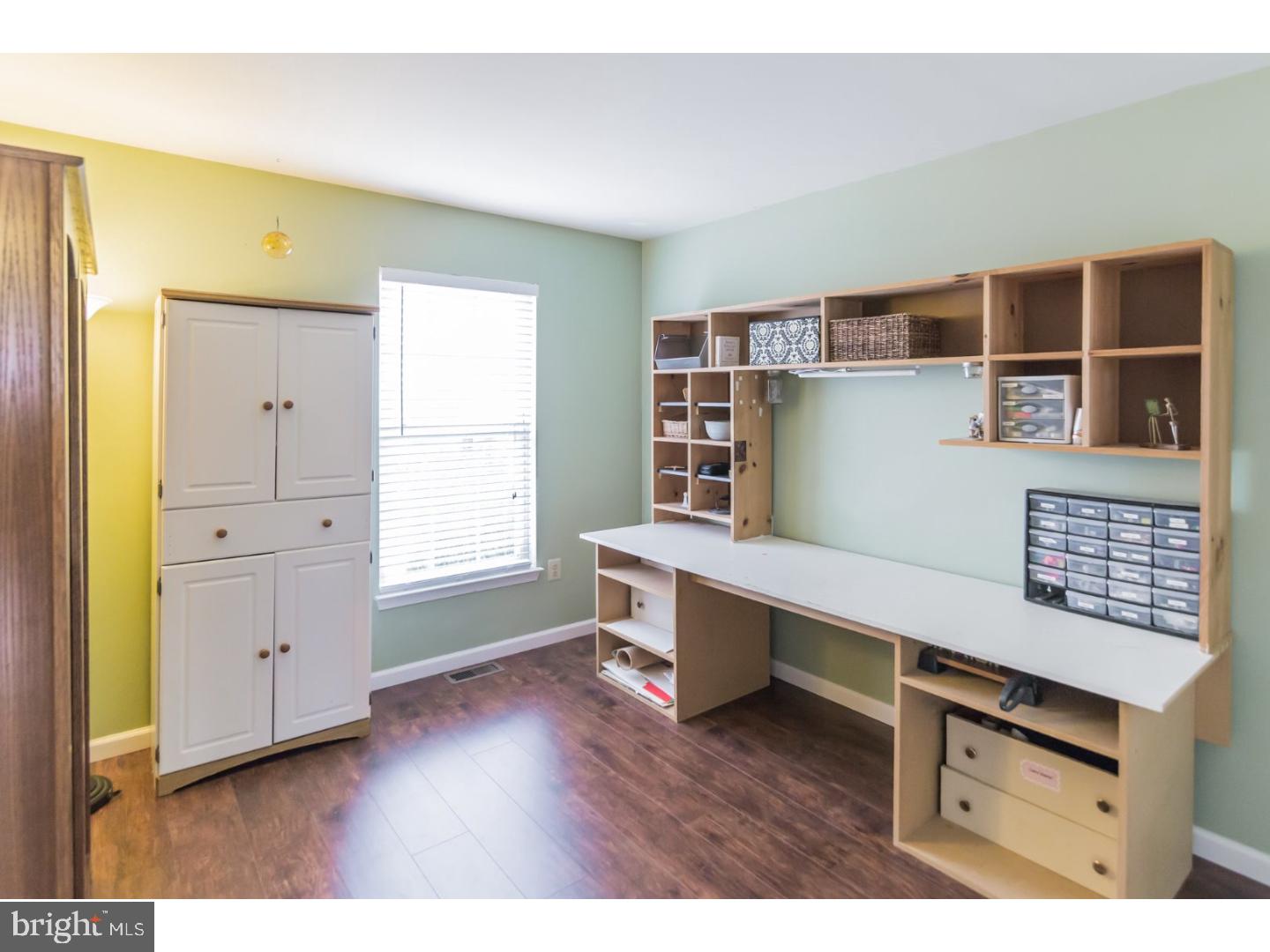 COUNTRY ROADS - Residential