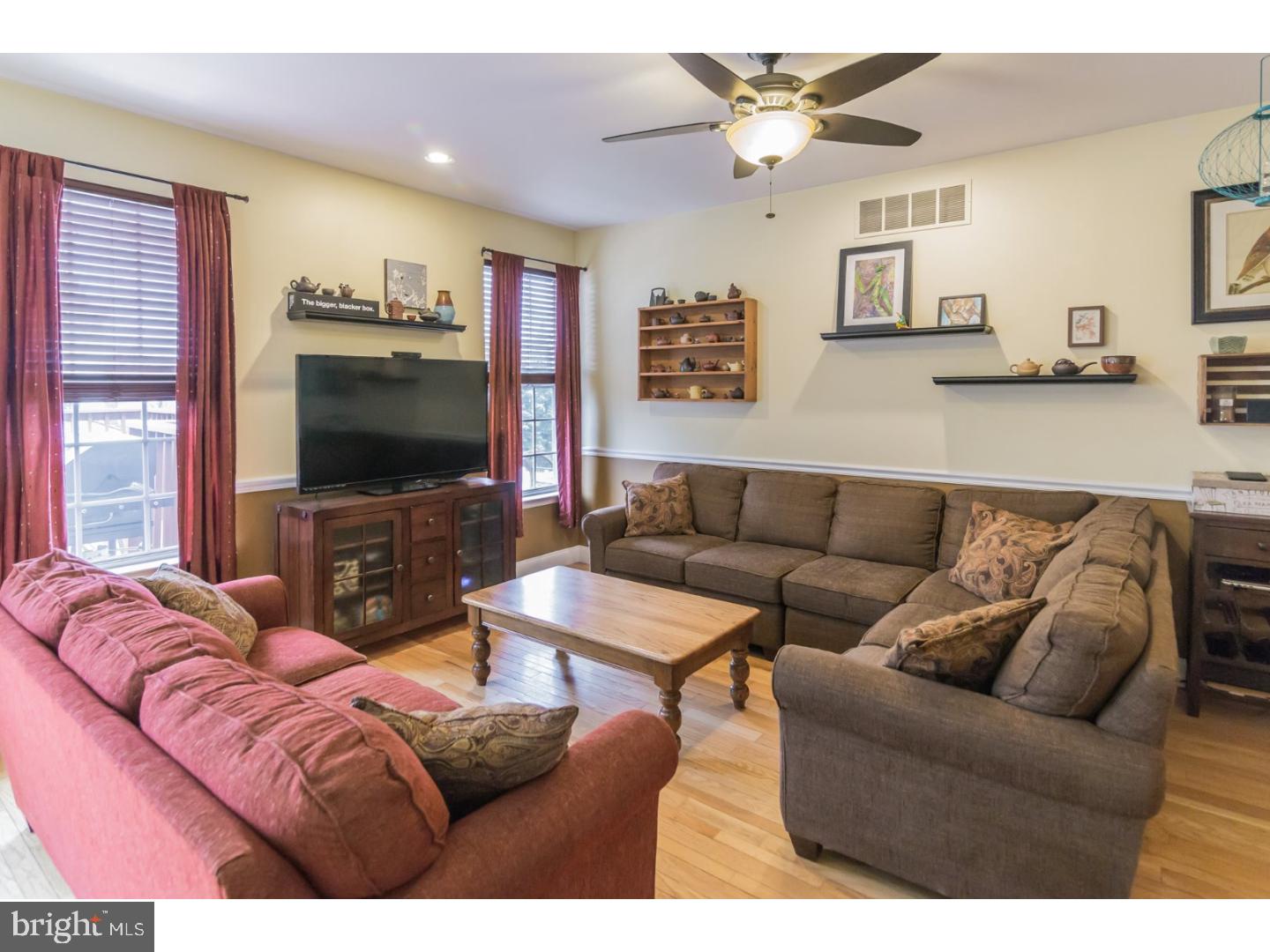 COUNTRY ROADS - Residential