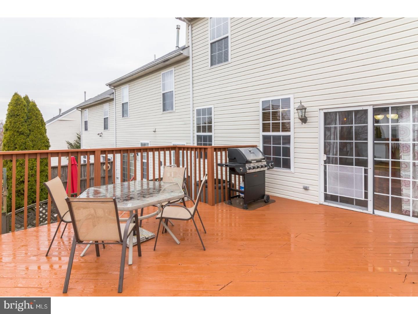 COUNTRY ROADS - Residential