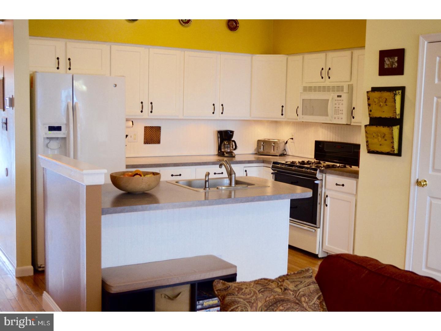 COUNTRY ROADS - Residential