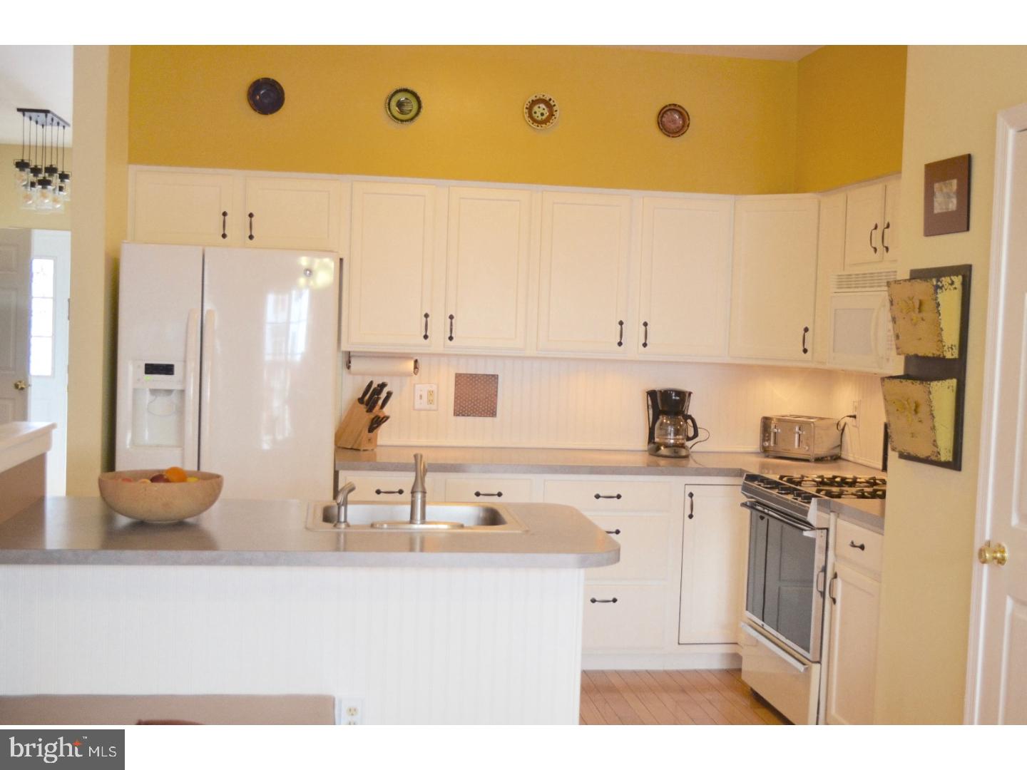 COUNTRY ROADS - Residential