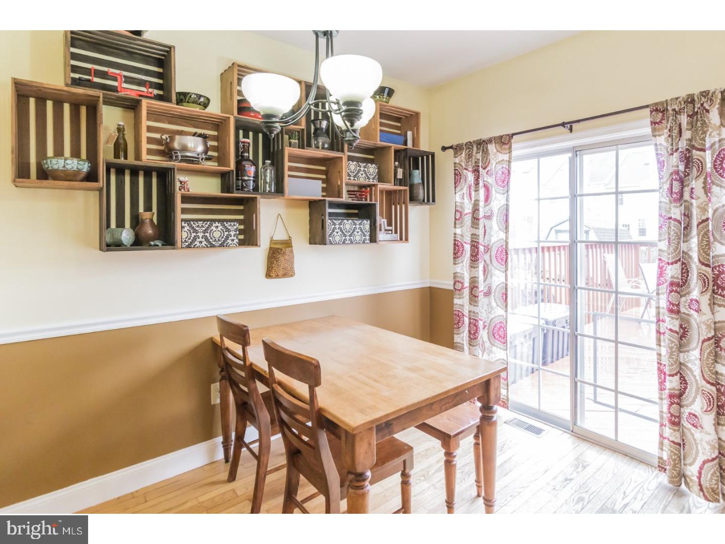 COUNTRY ROADS - Residential