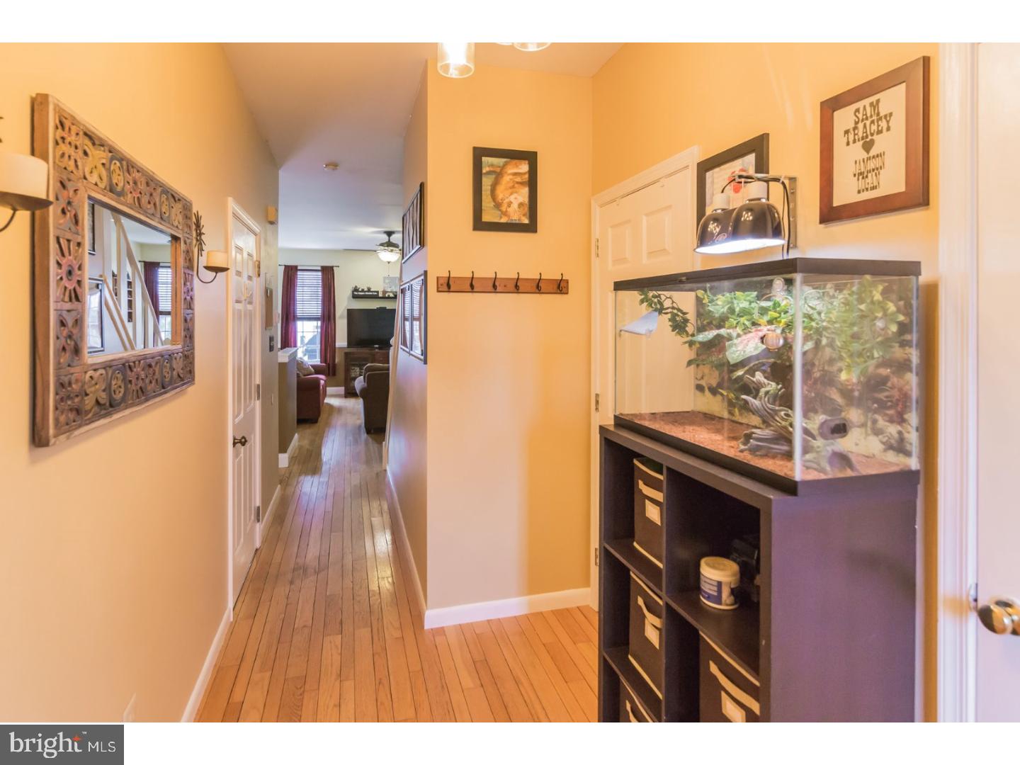 COUNTRY ROADS - Residential