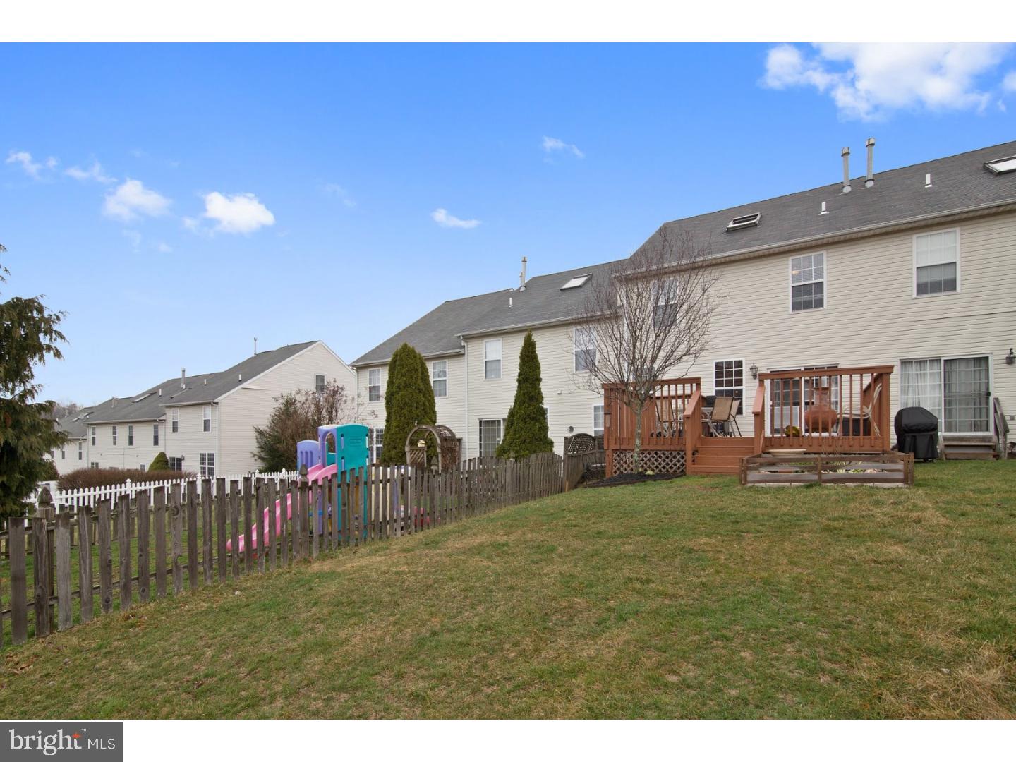 COUNTRY ROADS - Residential