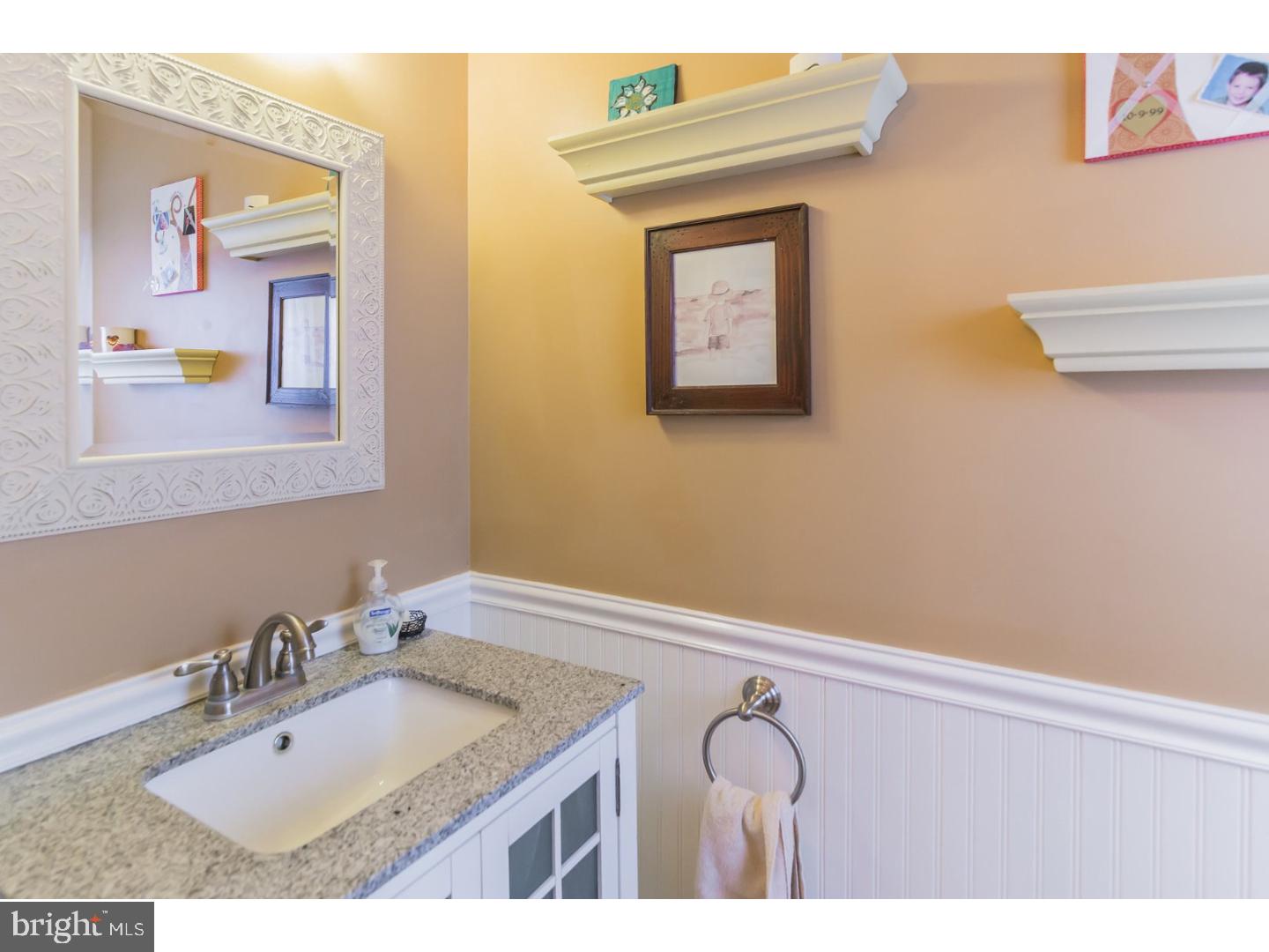 COUNTRY ROADS - Residential