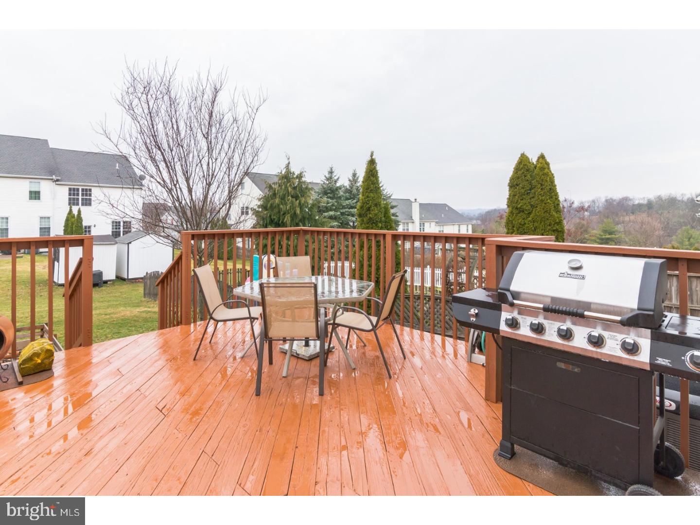 COUNTRY ROADS - Residential