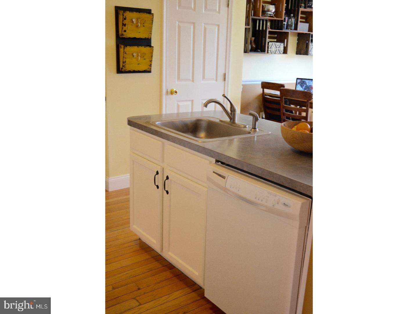 COUNTRY ROADS - Residential