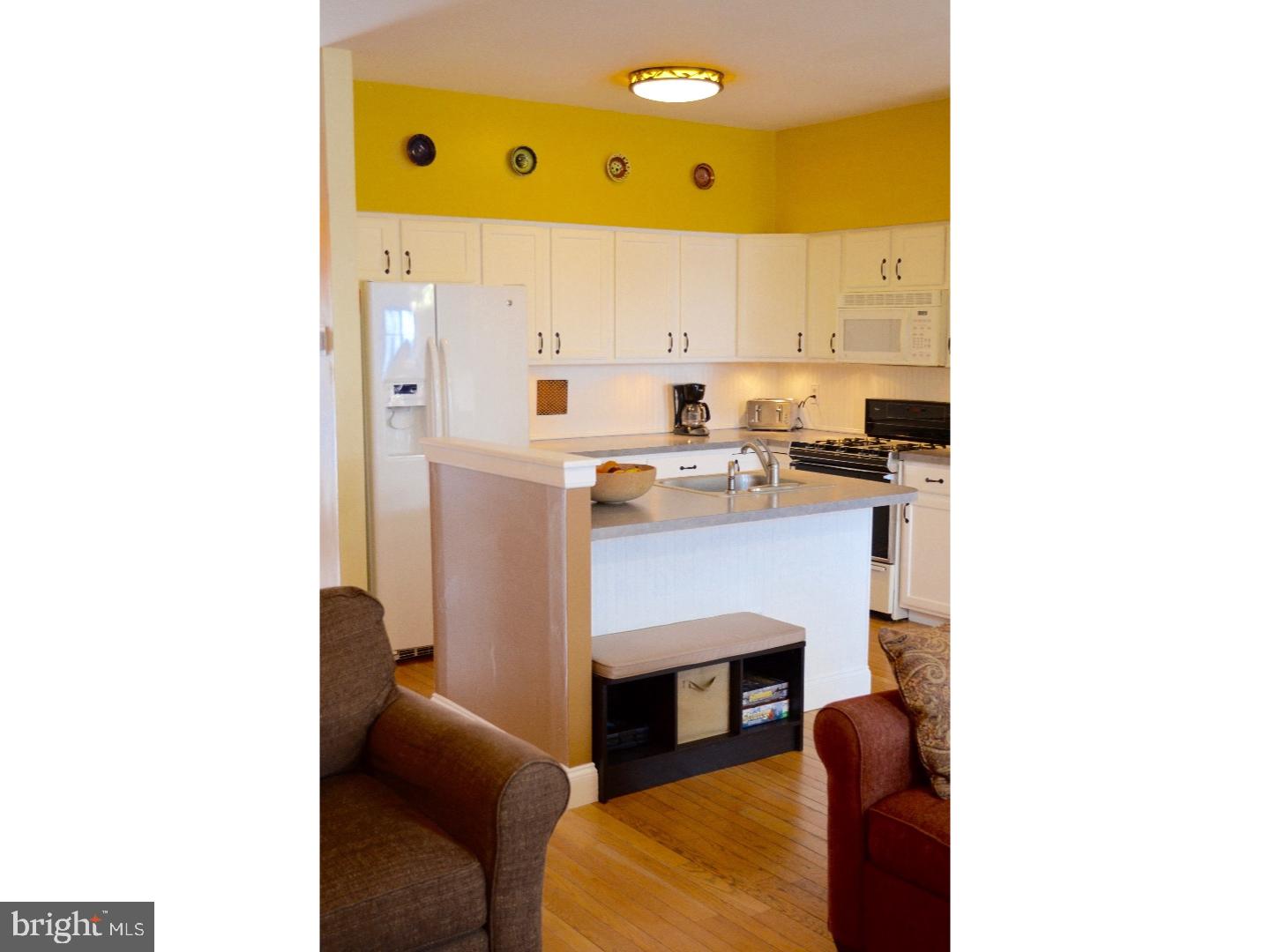 COUNTRY ROADS - Residential