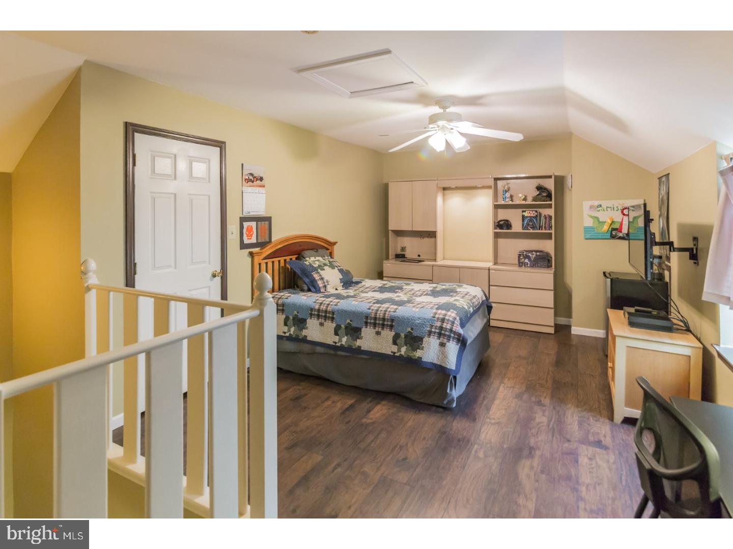 COUNTRY ROADS - Residential