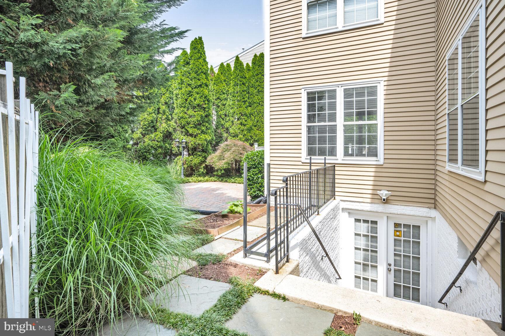 CLOPPERS MILL WEST - Residential