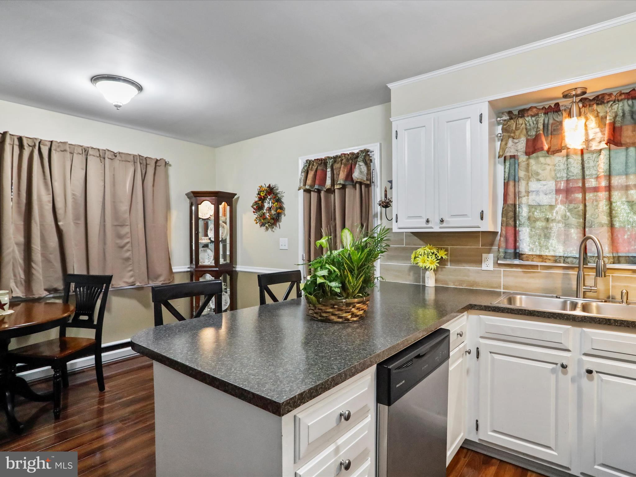 MORNINGSTAR SQUARE CONDOMINIUM ASSOCIATION - Residential