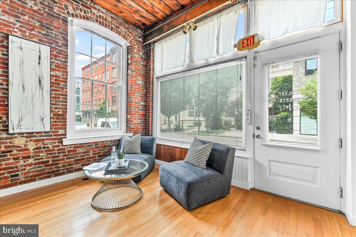 OLD CITY - Commercial Sale