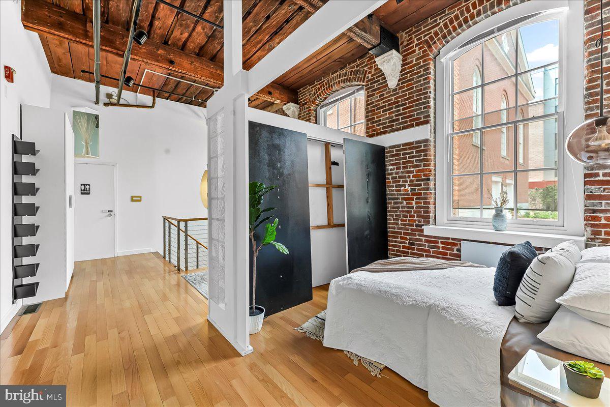 OLD CITY - Commercial Sale