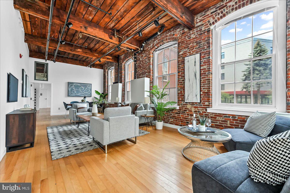 OLD CITY - Commercial Sale