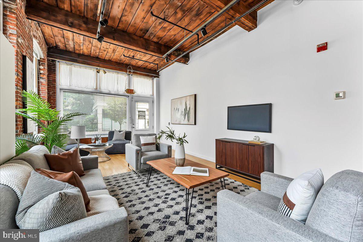 OLD CITY - Commercial Sale