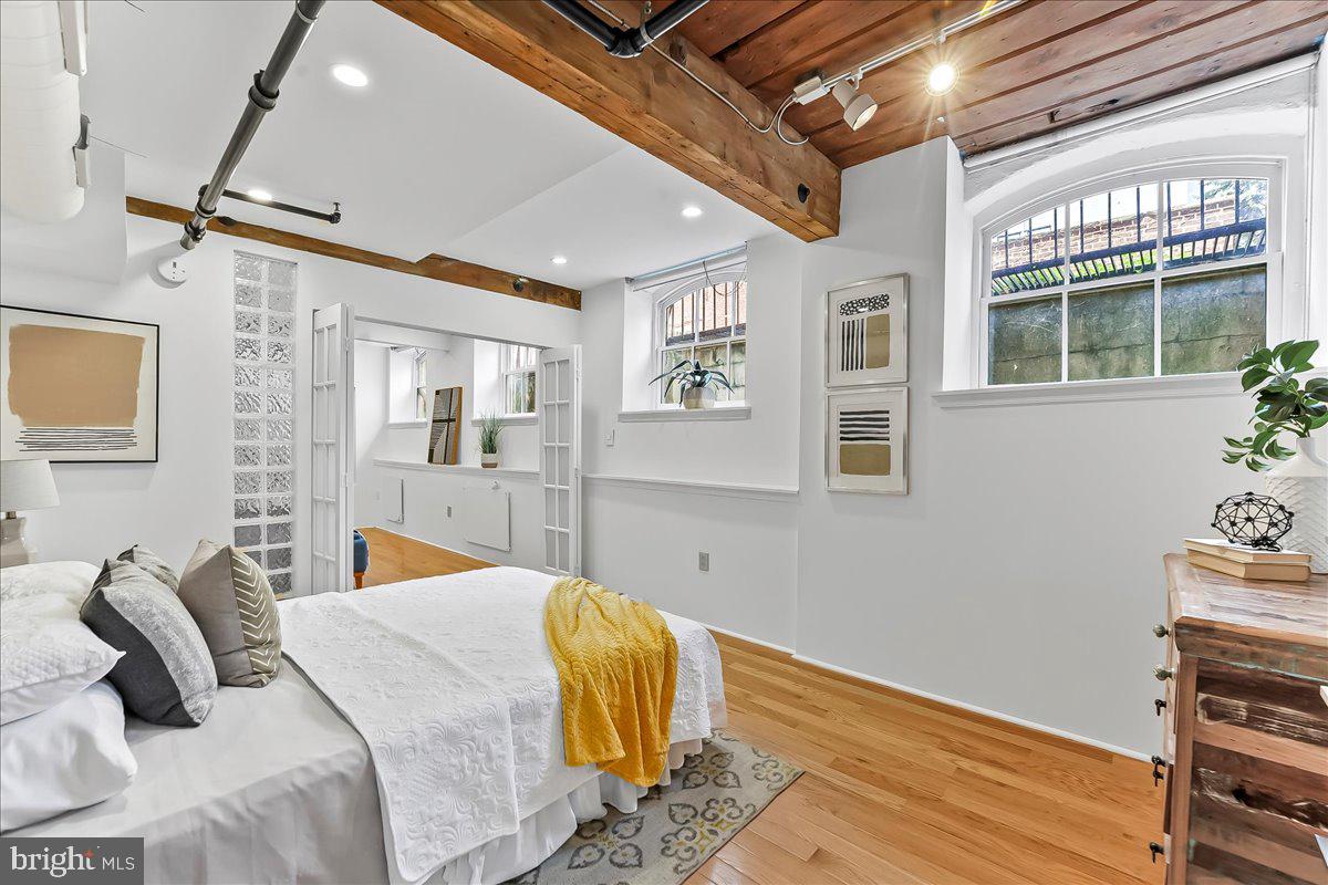 OLD CITY - Commercial Sale