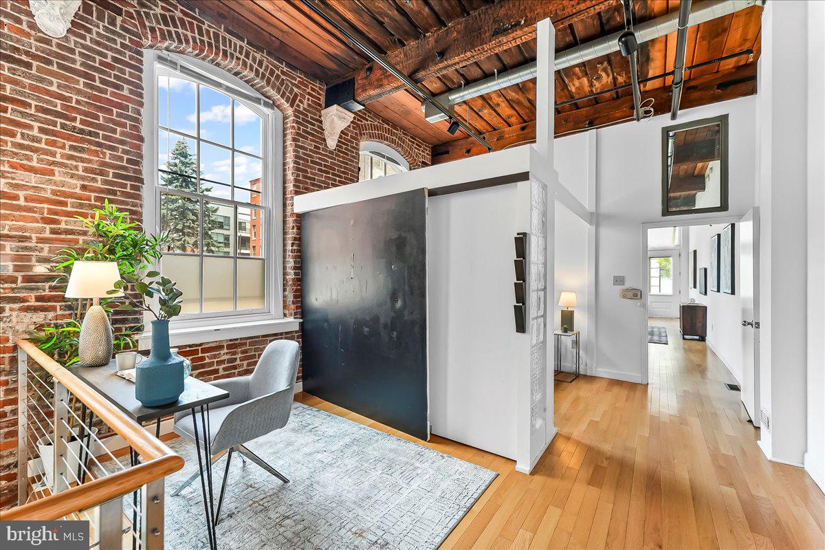 OLD CITY - Commercial Sale