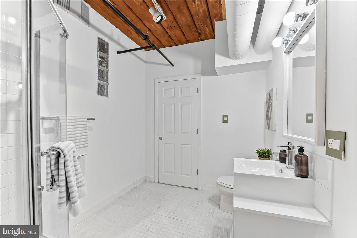 OLD CITY - Commercial Sale